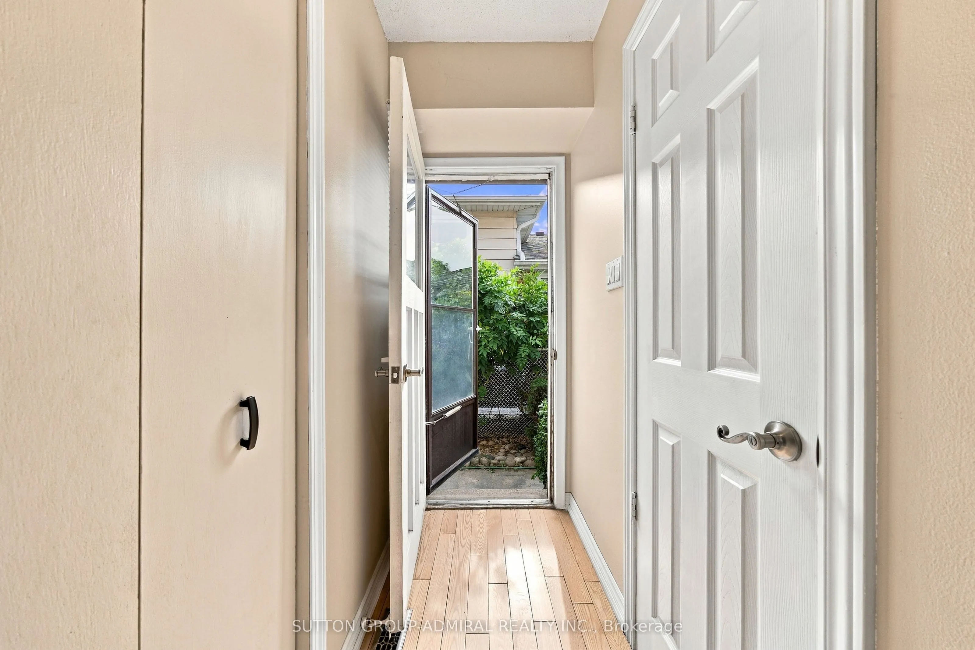 1871 Silverberry Crescent