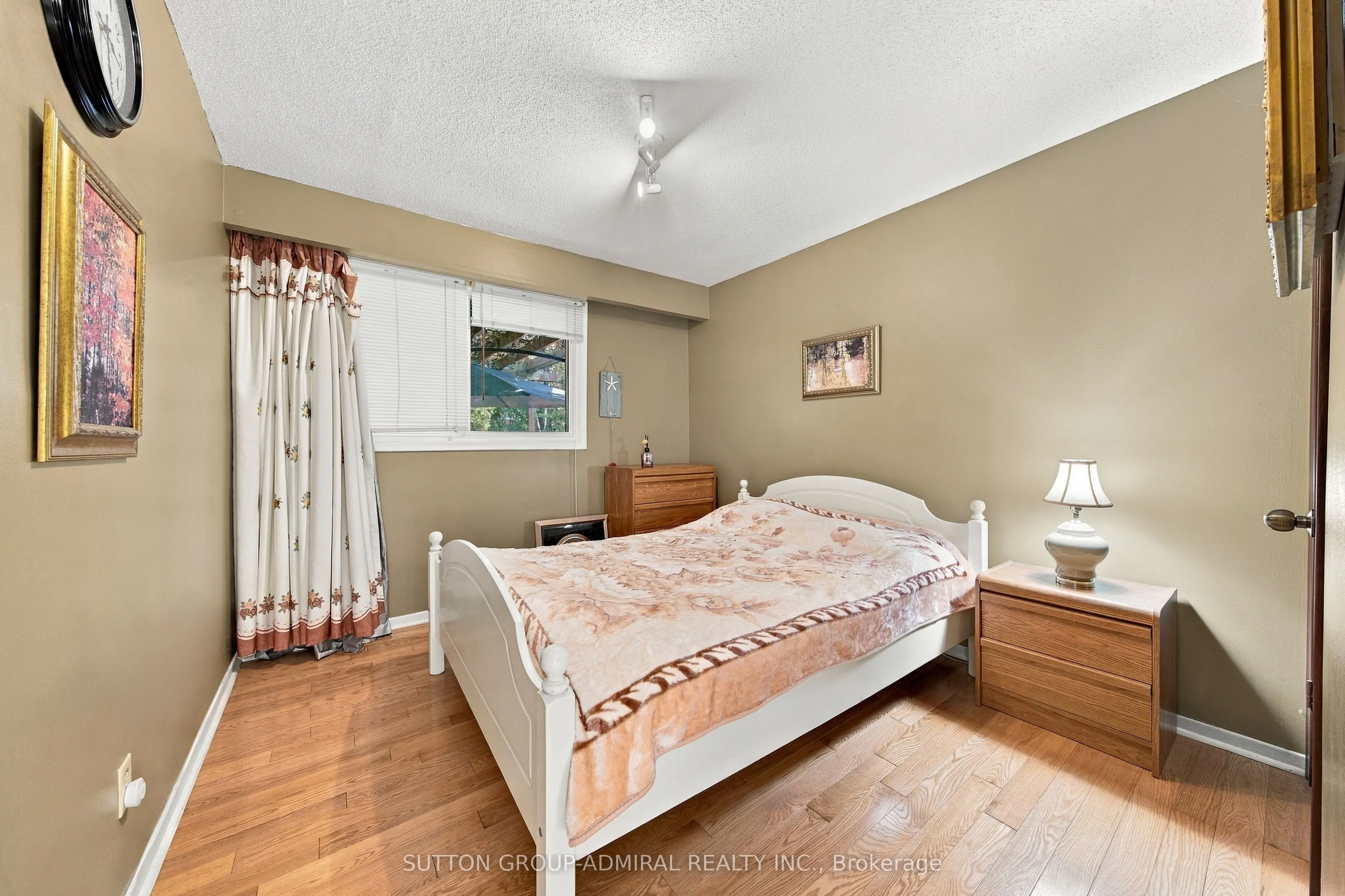 1871 Silverberry Crescent