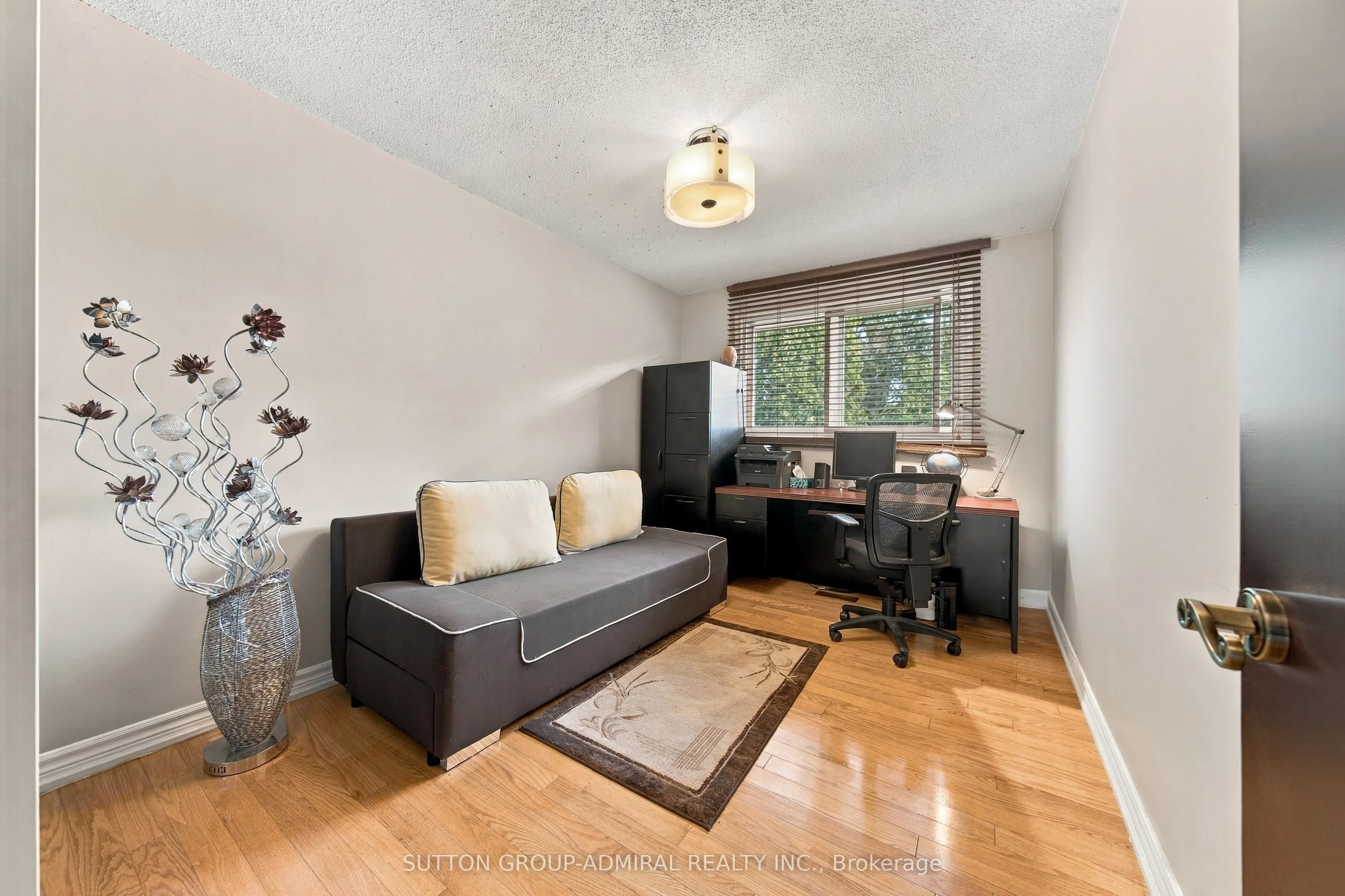 1871 Silverberry Crescent