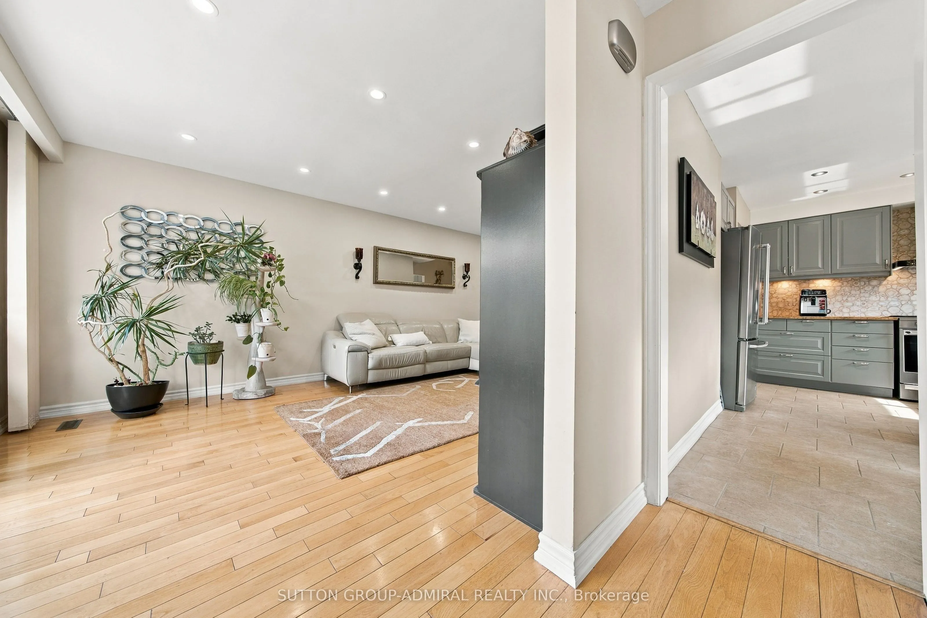 1871 Silverberry Crescent