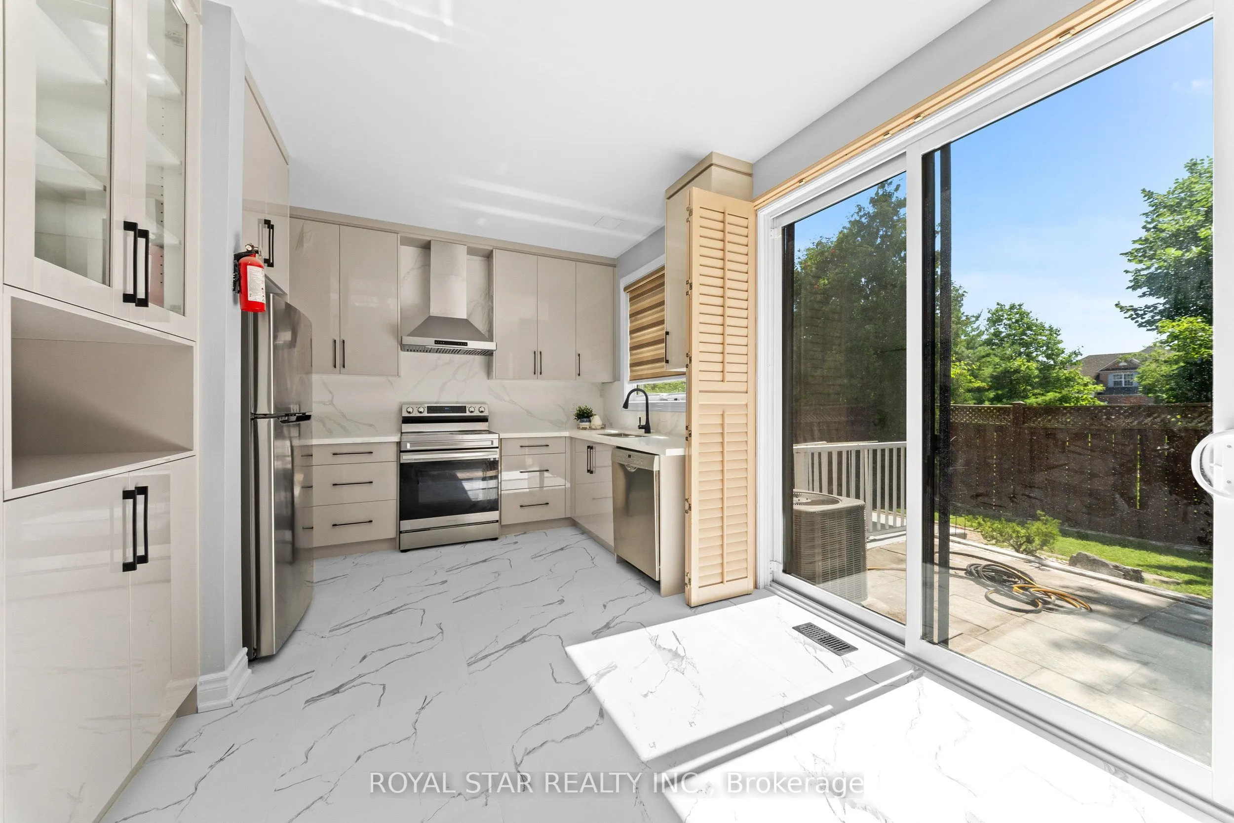 1522 Swann Crescent