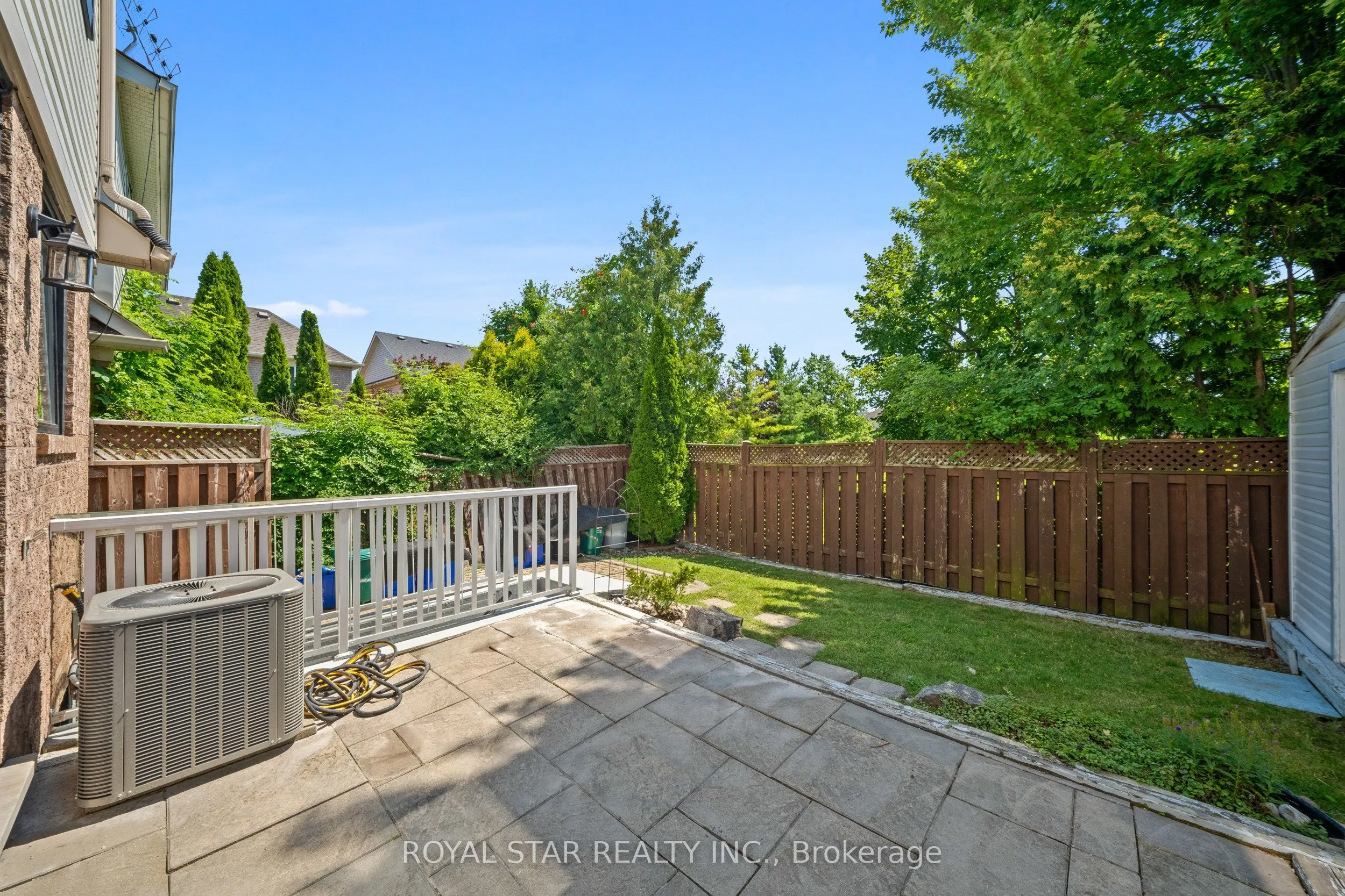 1522 Swann Crescent