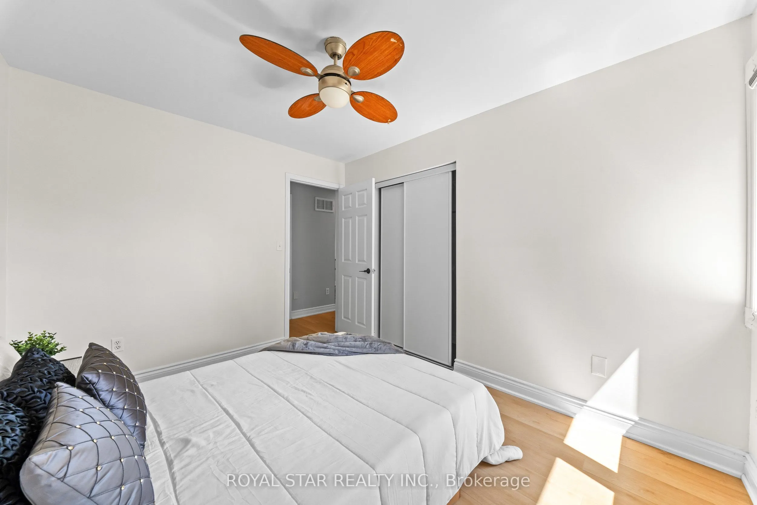 1522 Swann Crescent