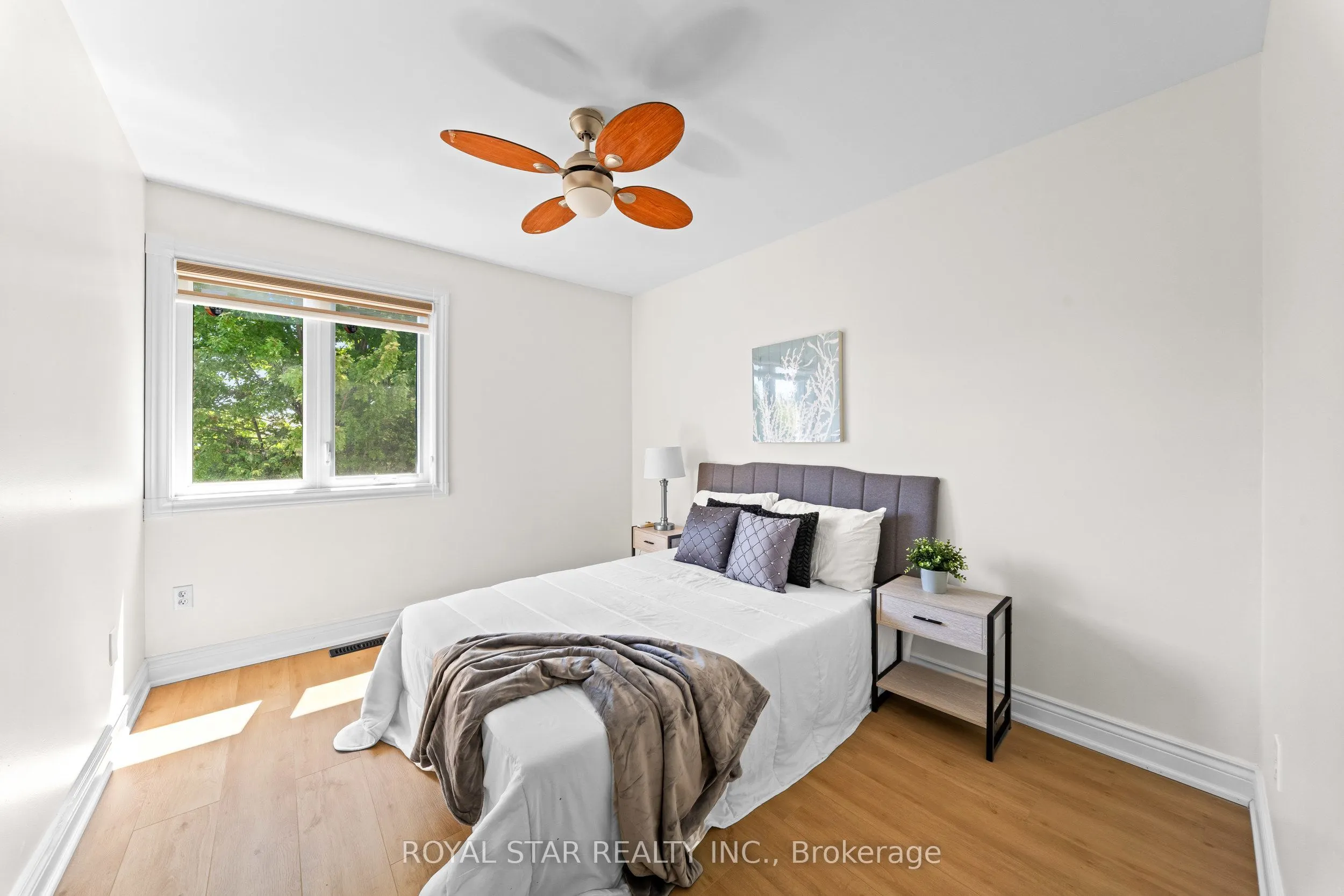 1522 Swann Crescent