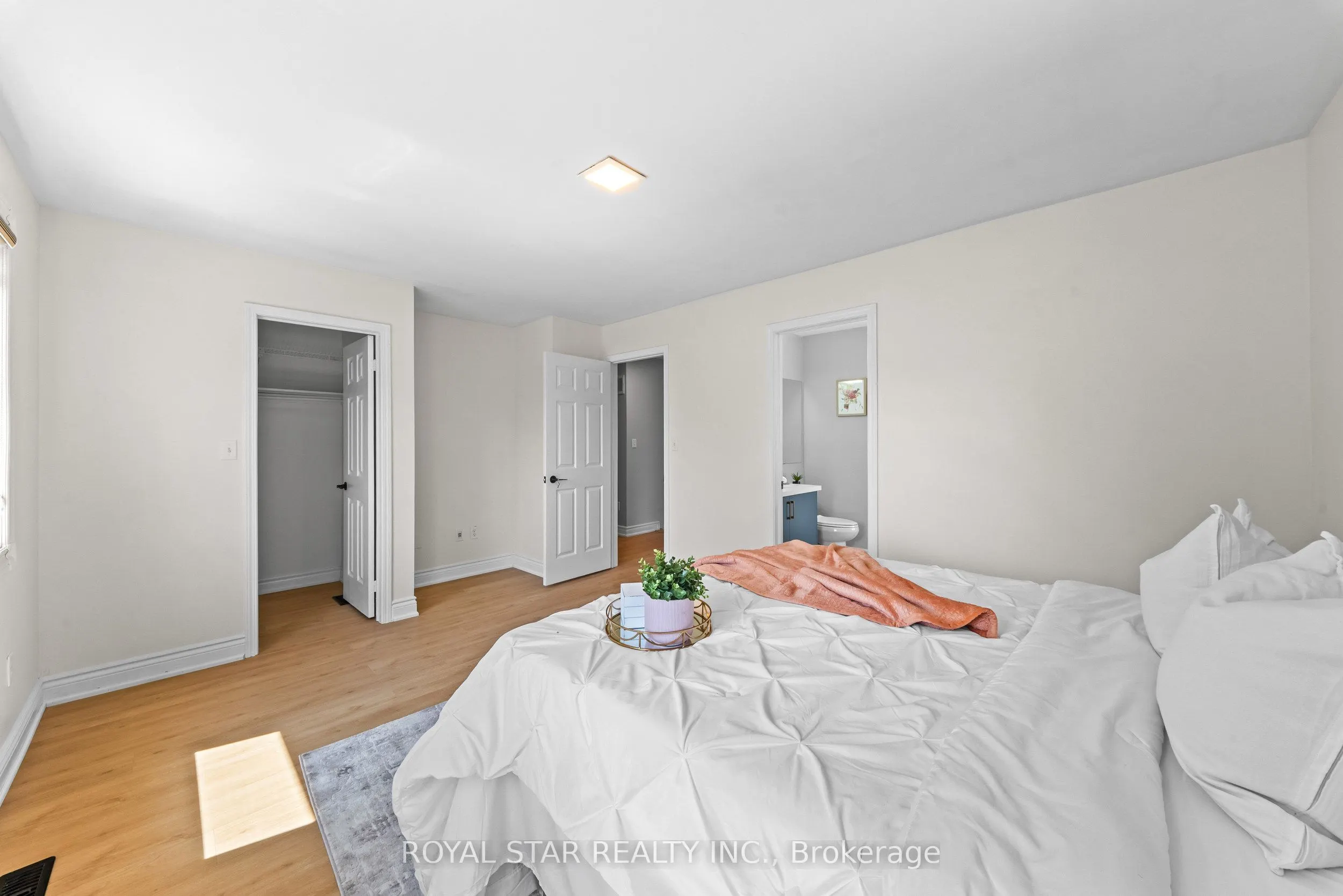 1522 Swann Crescent