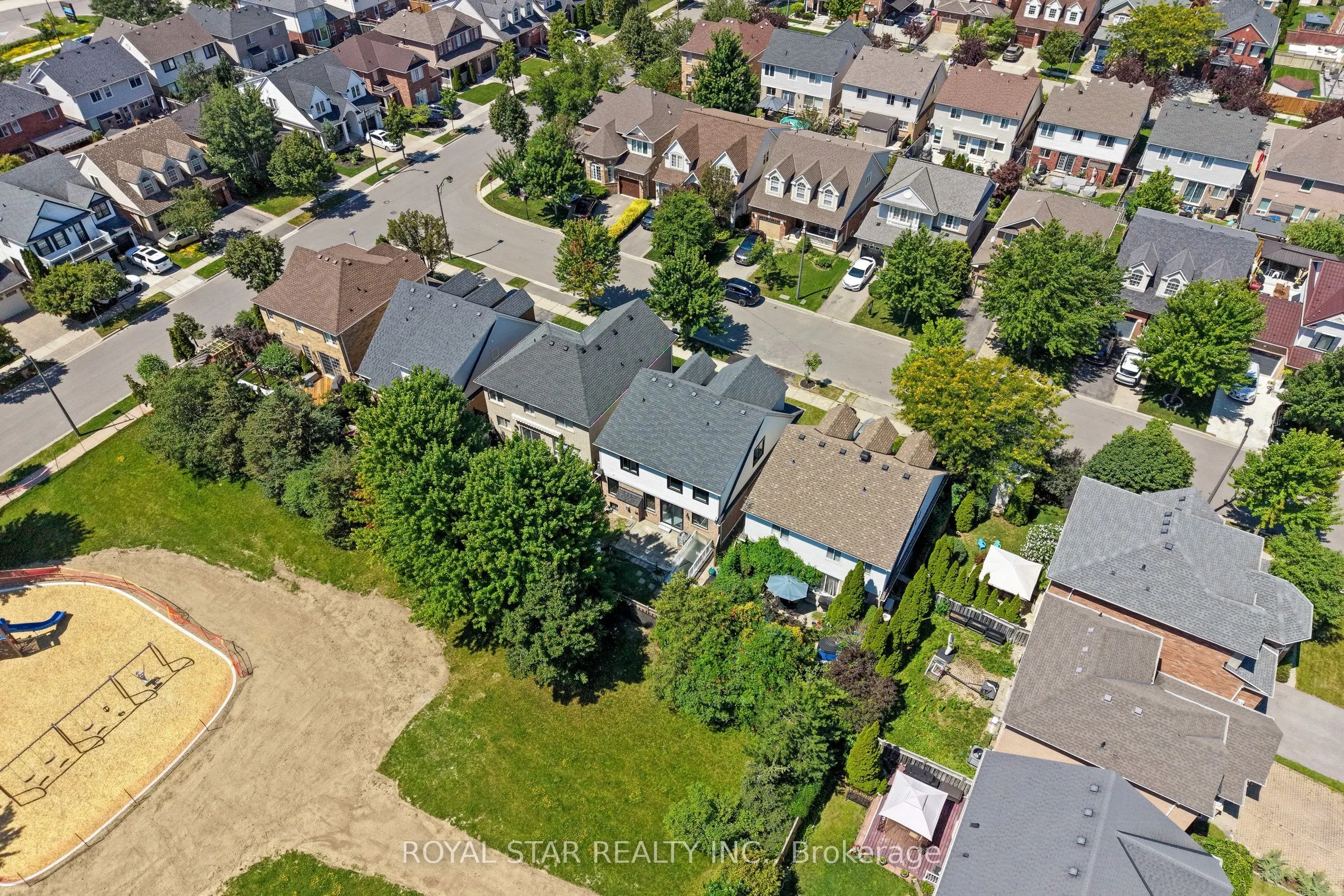 1522 Swann Crescent