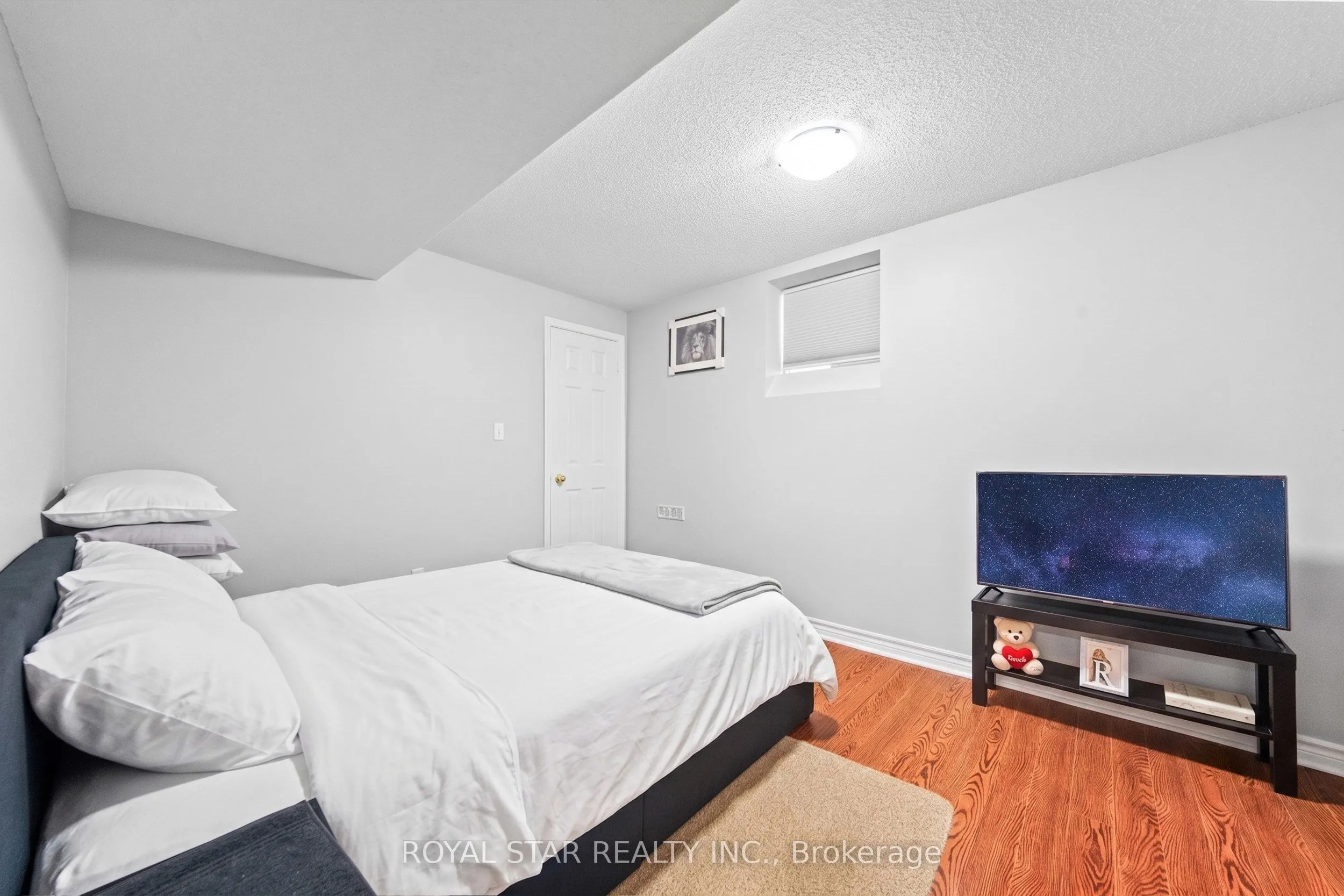 1522 Swann Crescent