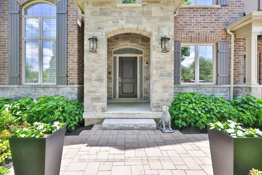 888 Park Avenue W