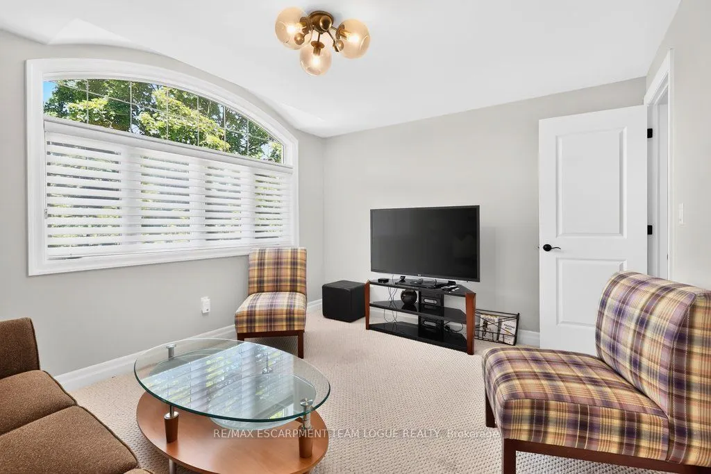 888 Park Avenue W