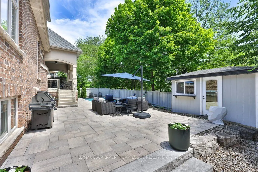 888 Park Avenue W