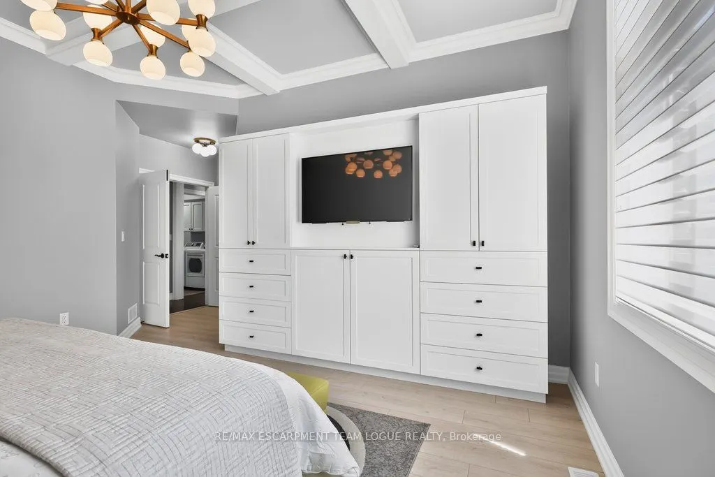 888 Park Avenue W