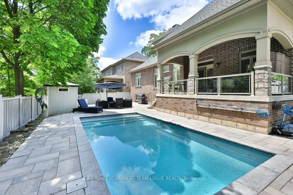 888 Park Avenue W