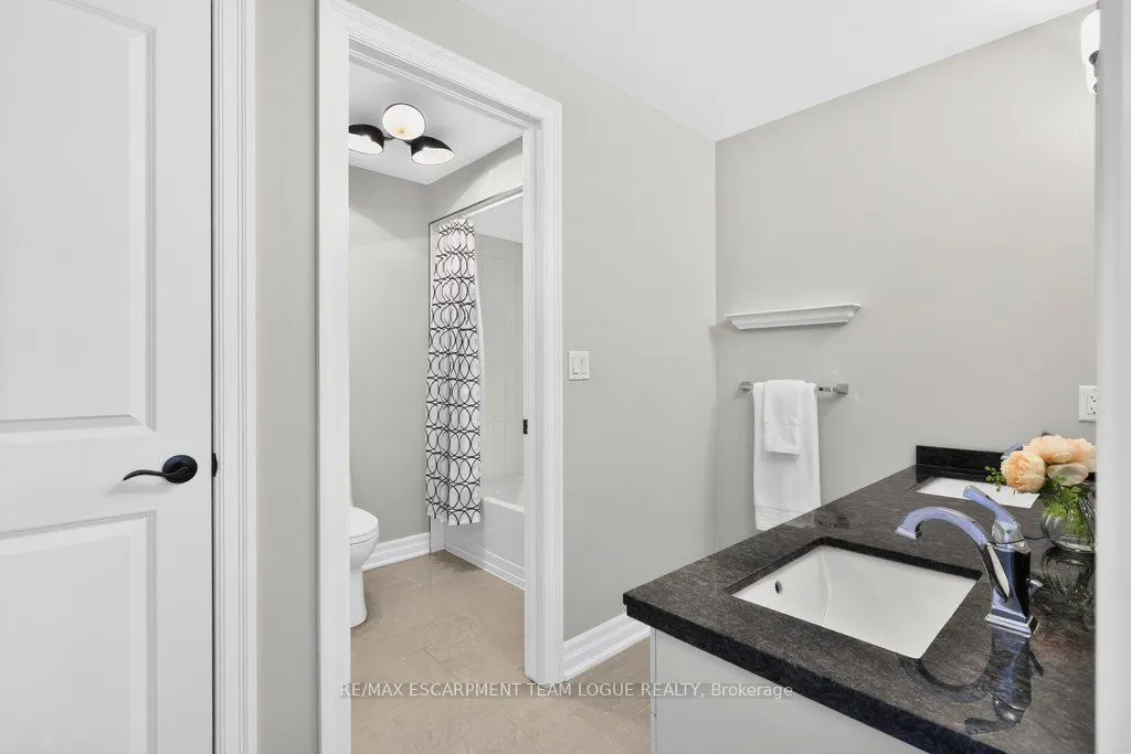 888 Park Avenue W