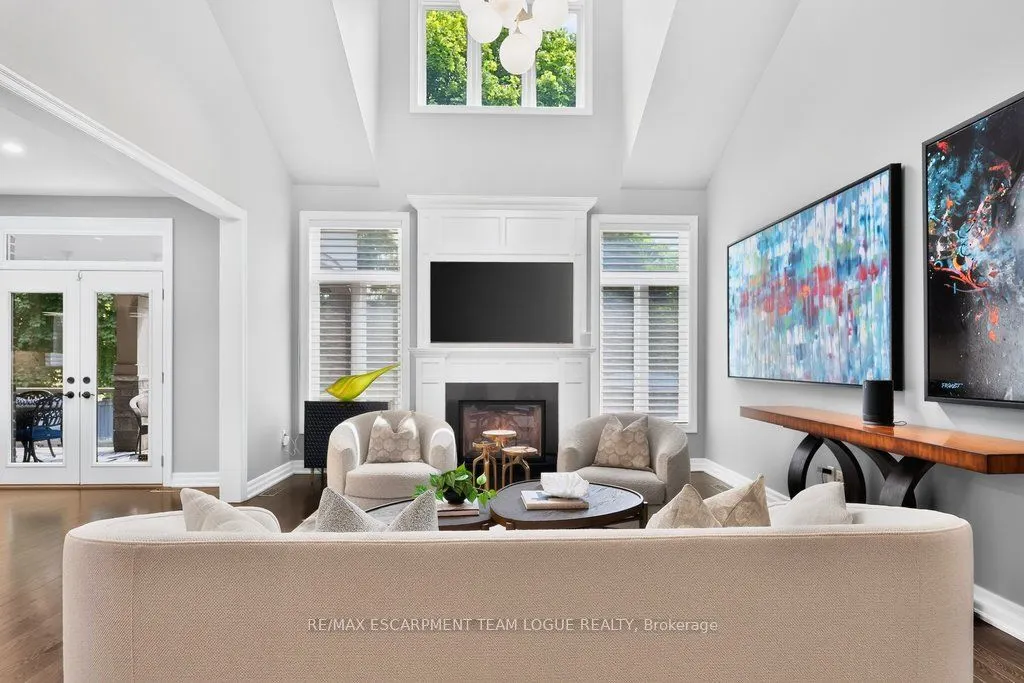 888 Park Avenue W