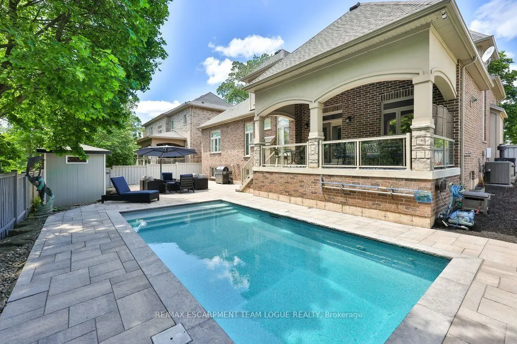 888 Park Avenue W