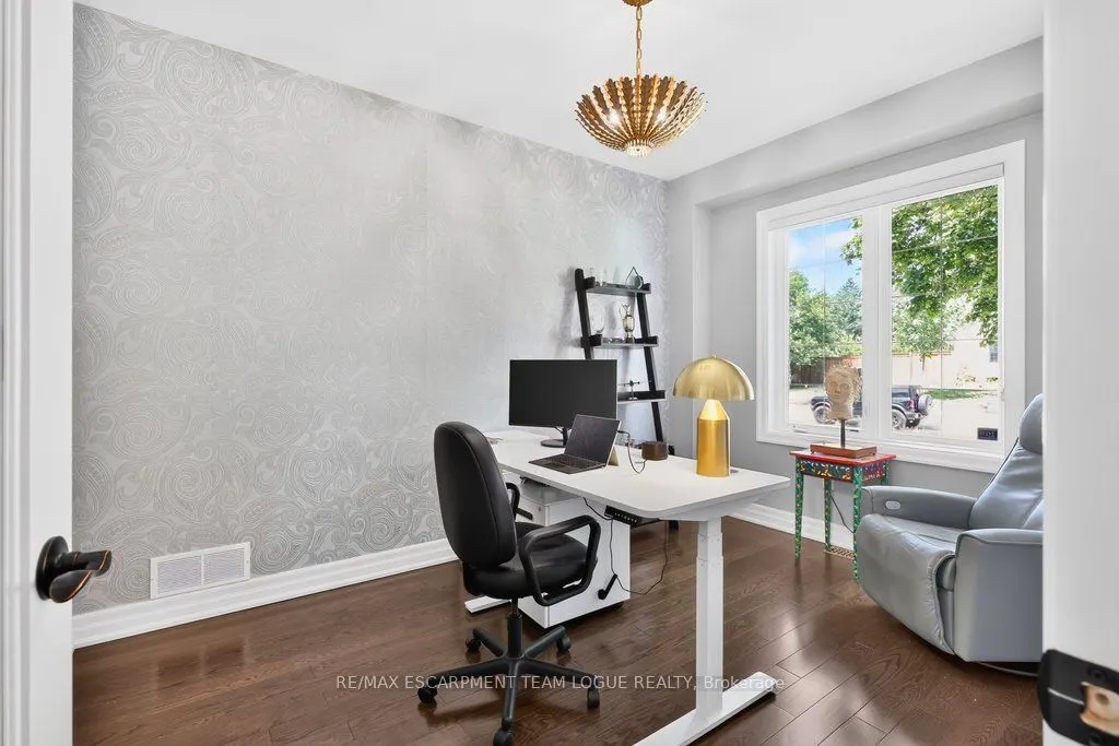 888 Park Avenue W