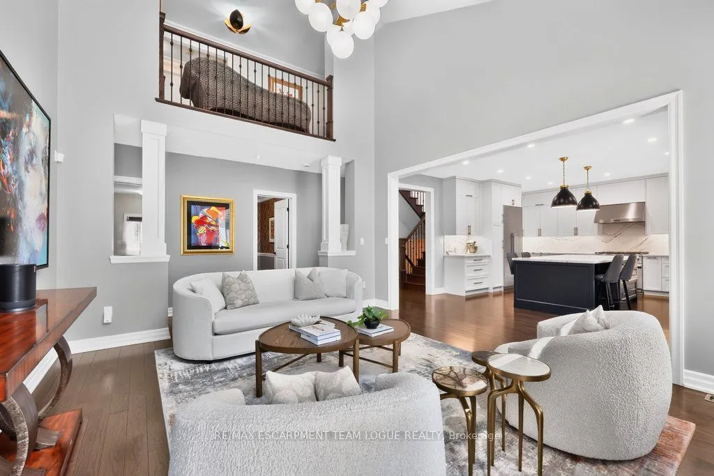 888 Park Avenue W