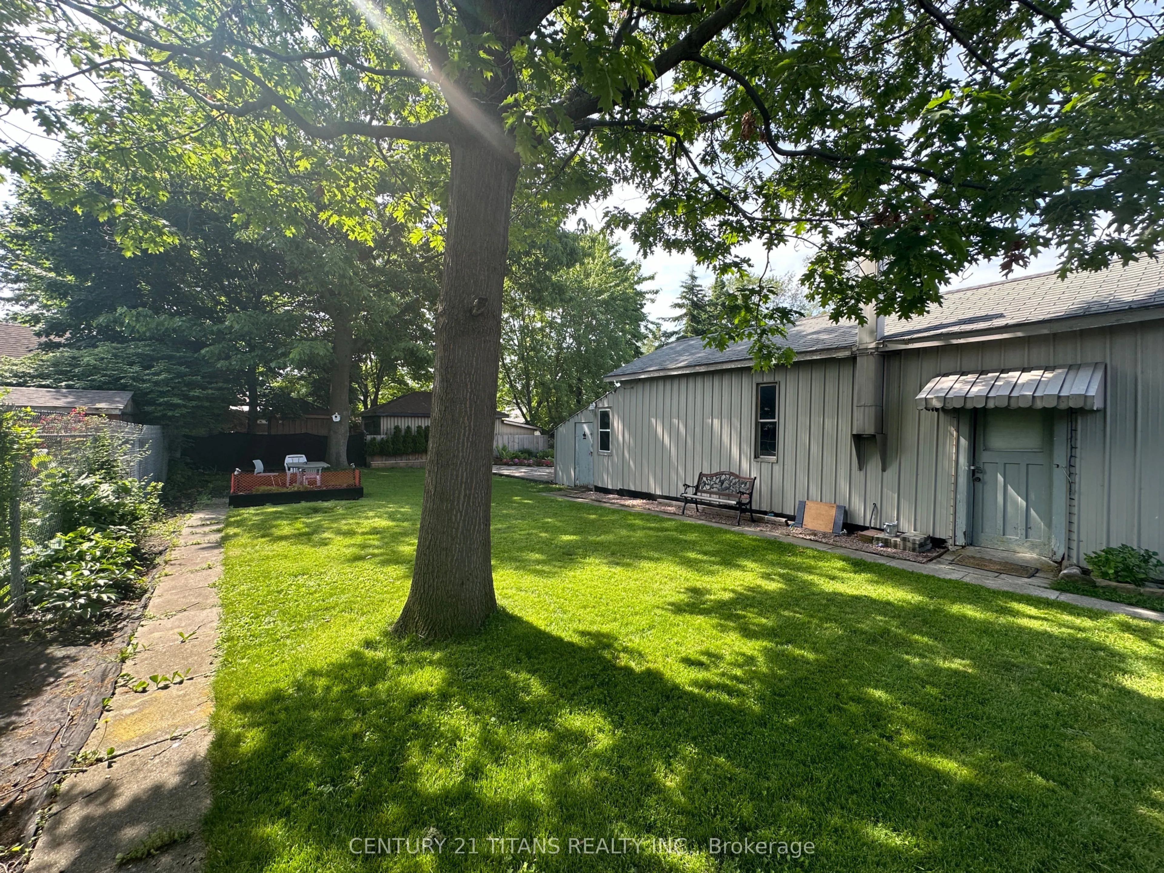 572 Exbury Crescent #Main