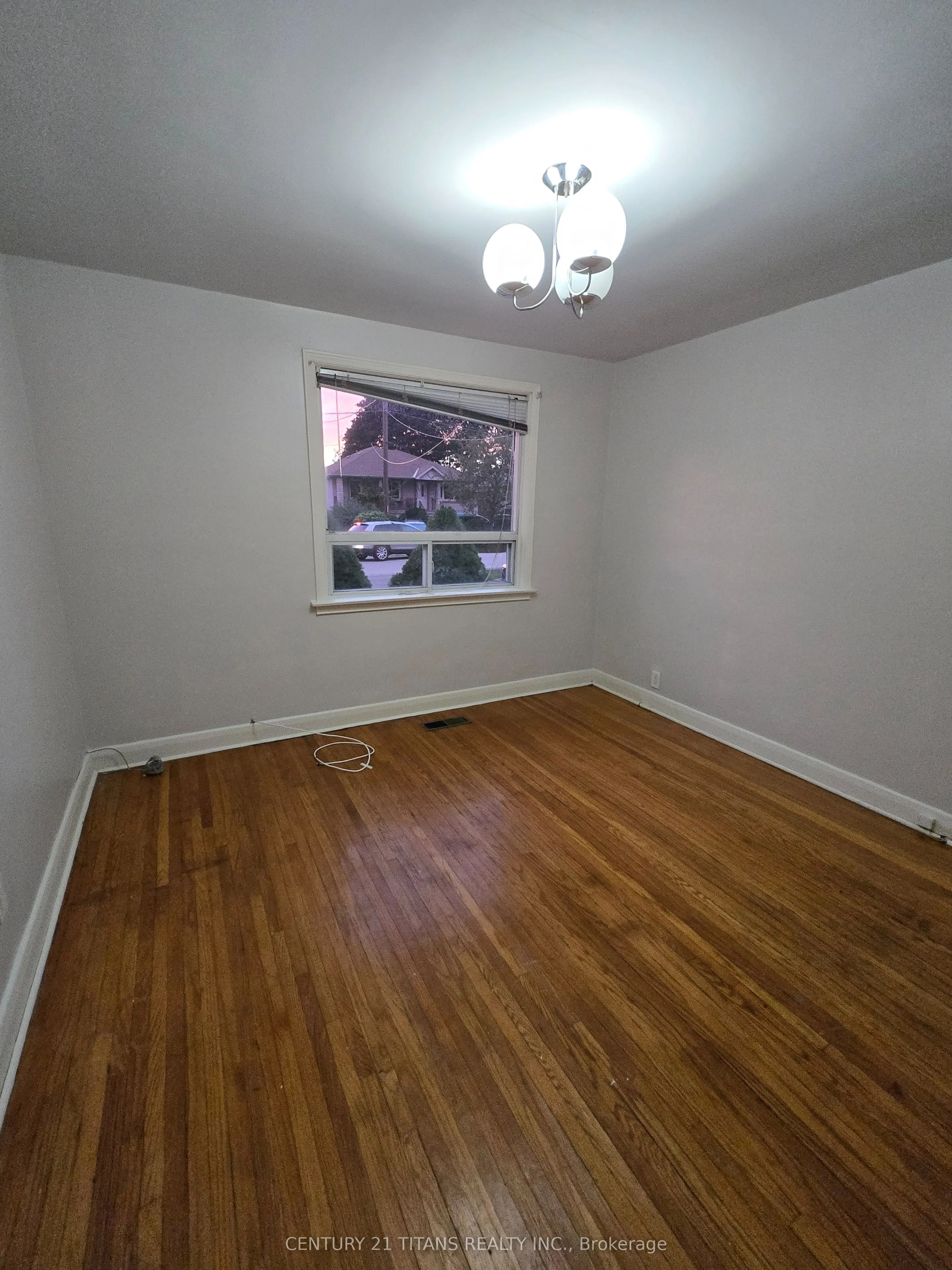 572 Exbury Crescent #Main