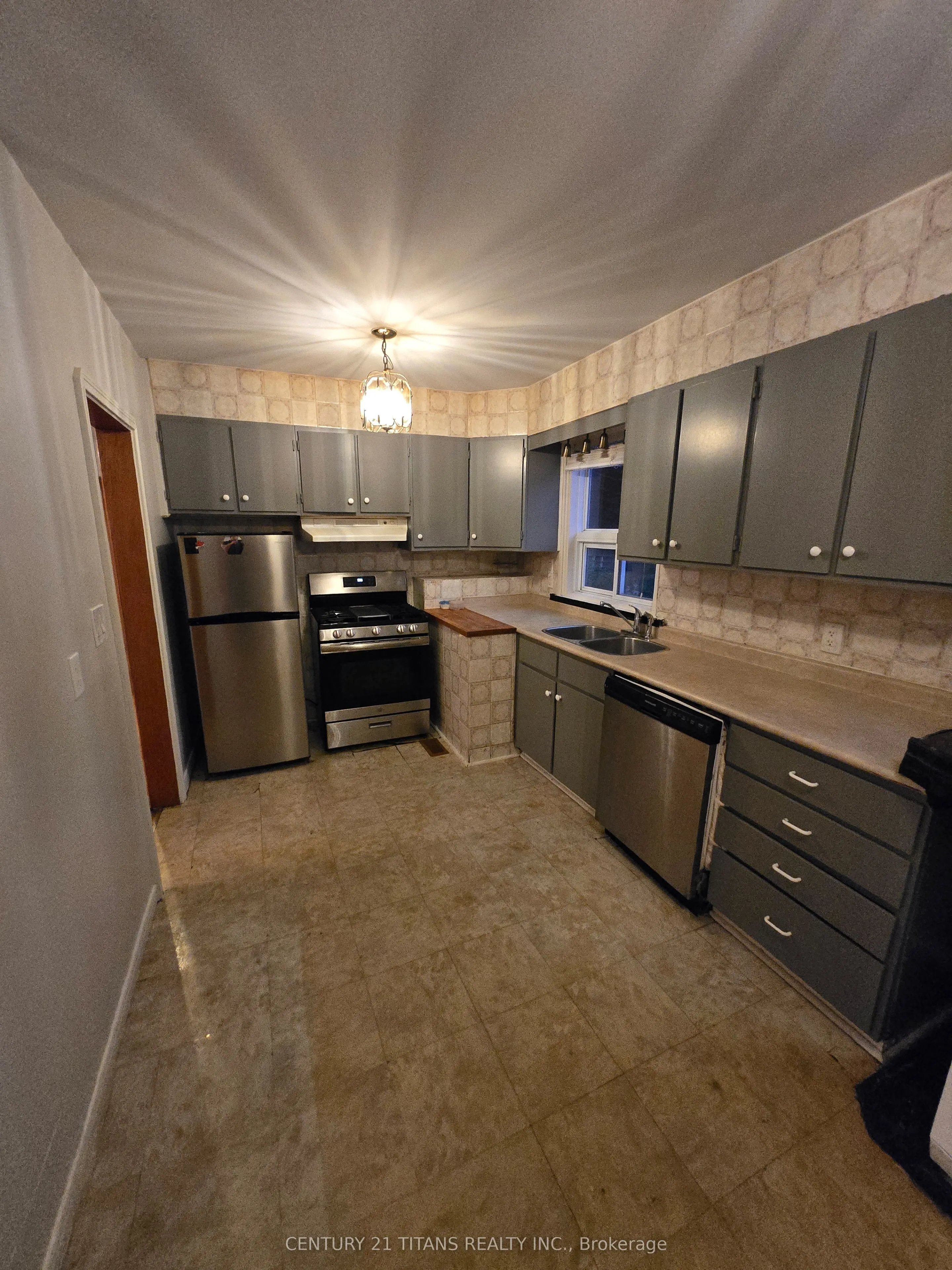 572 Exbury Crescent #Main