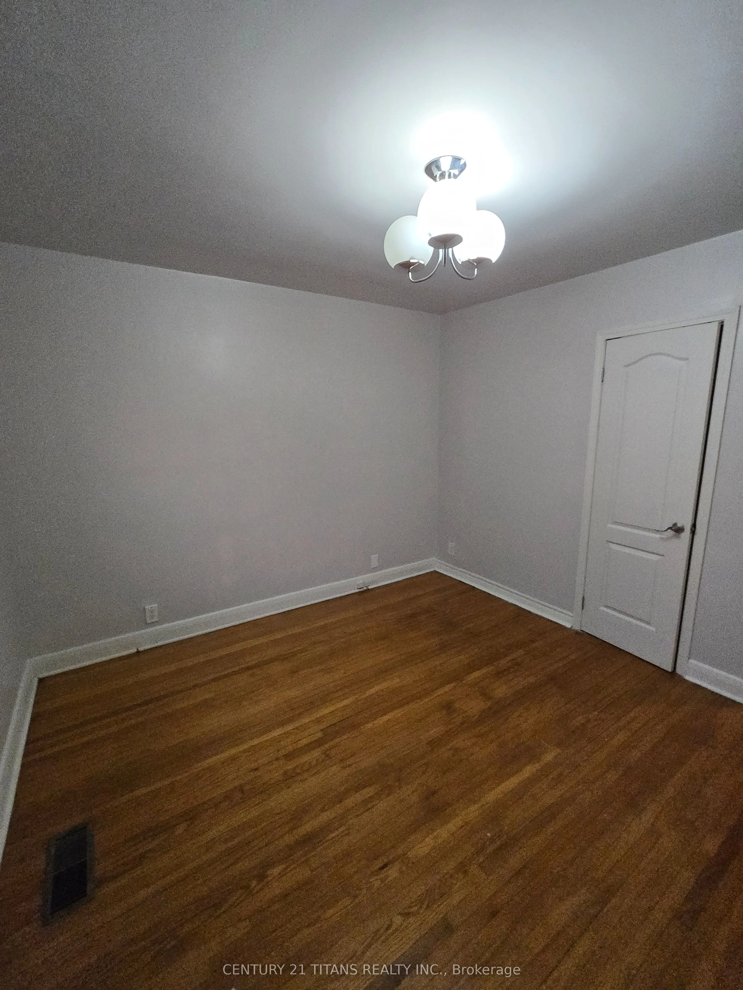 572 Exbury Crescent #Main