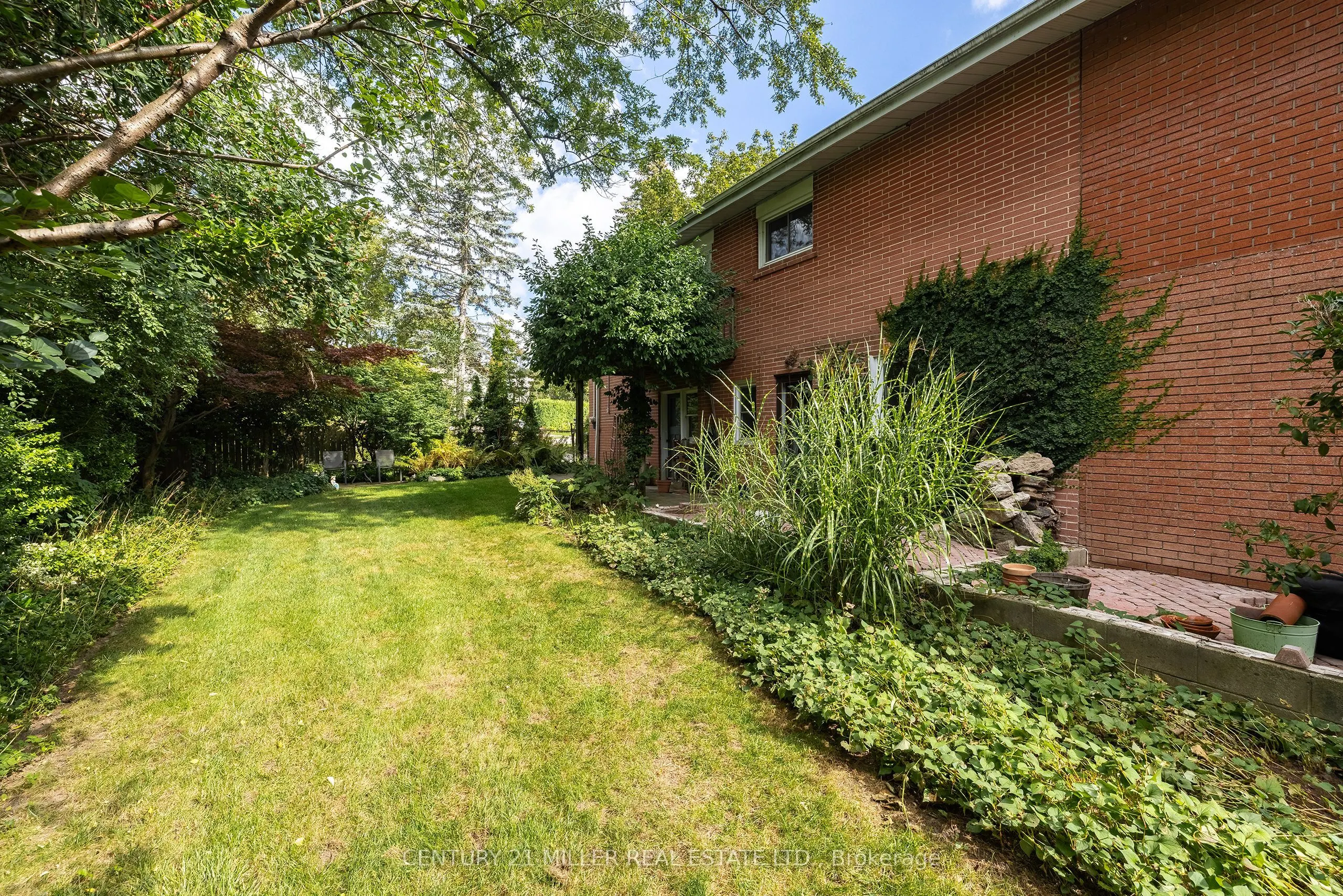 1242 Donlea Crescent