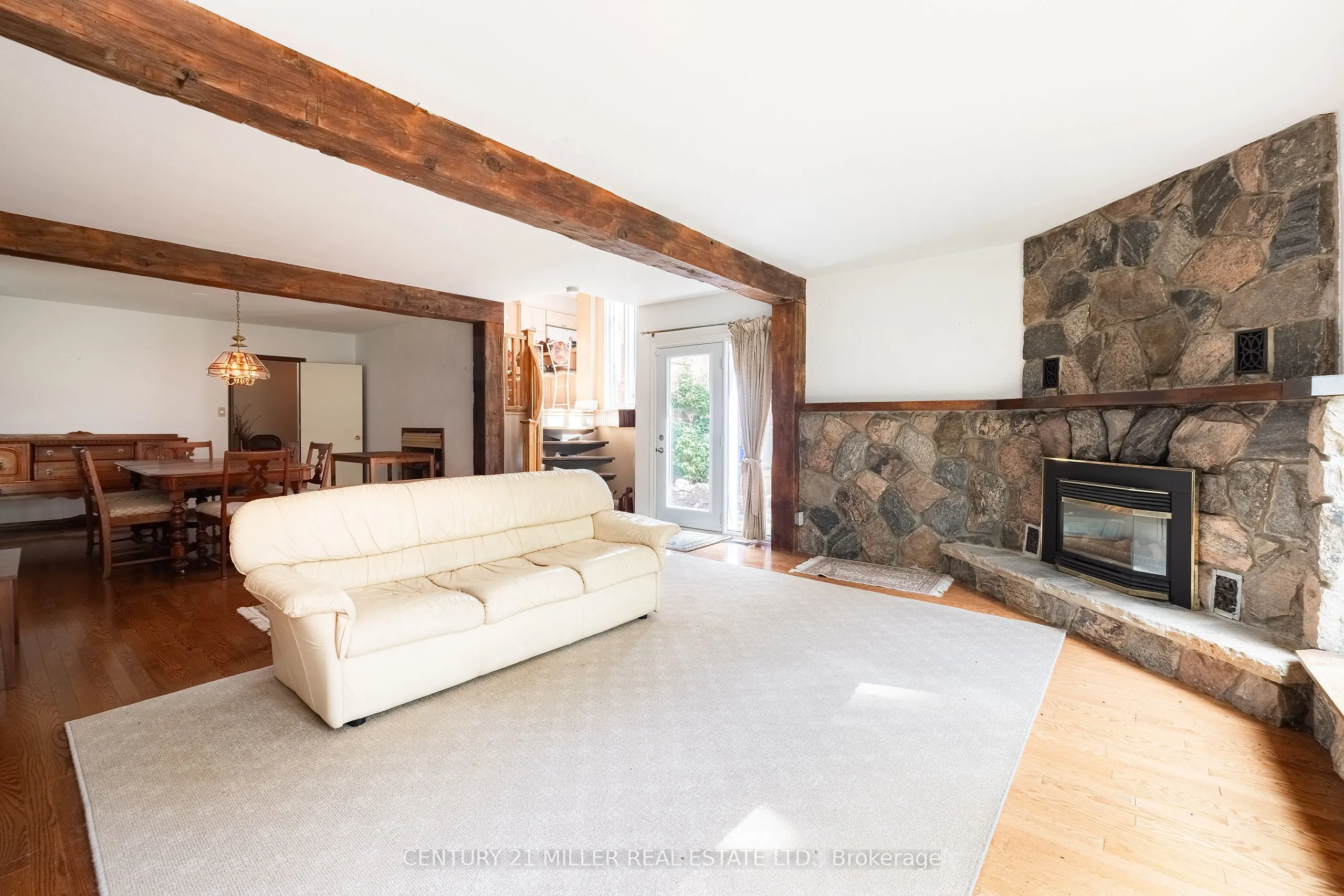 1242 Donlea Crescent