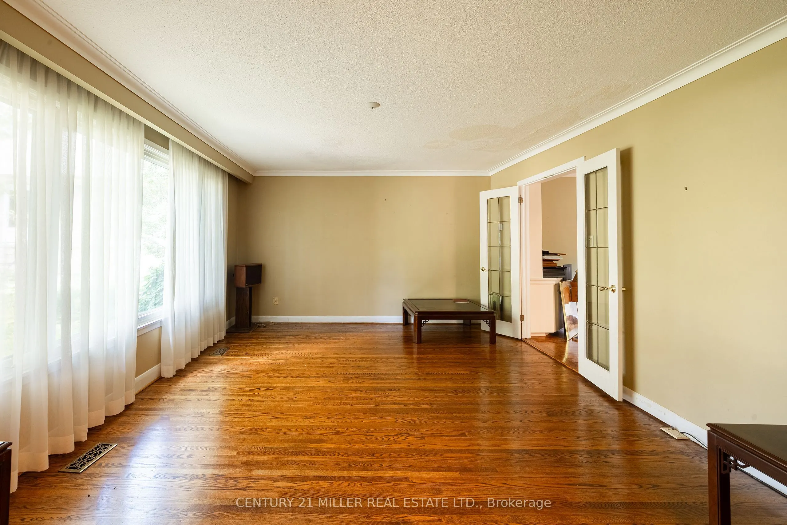 1242 Donlea Crescent