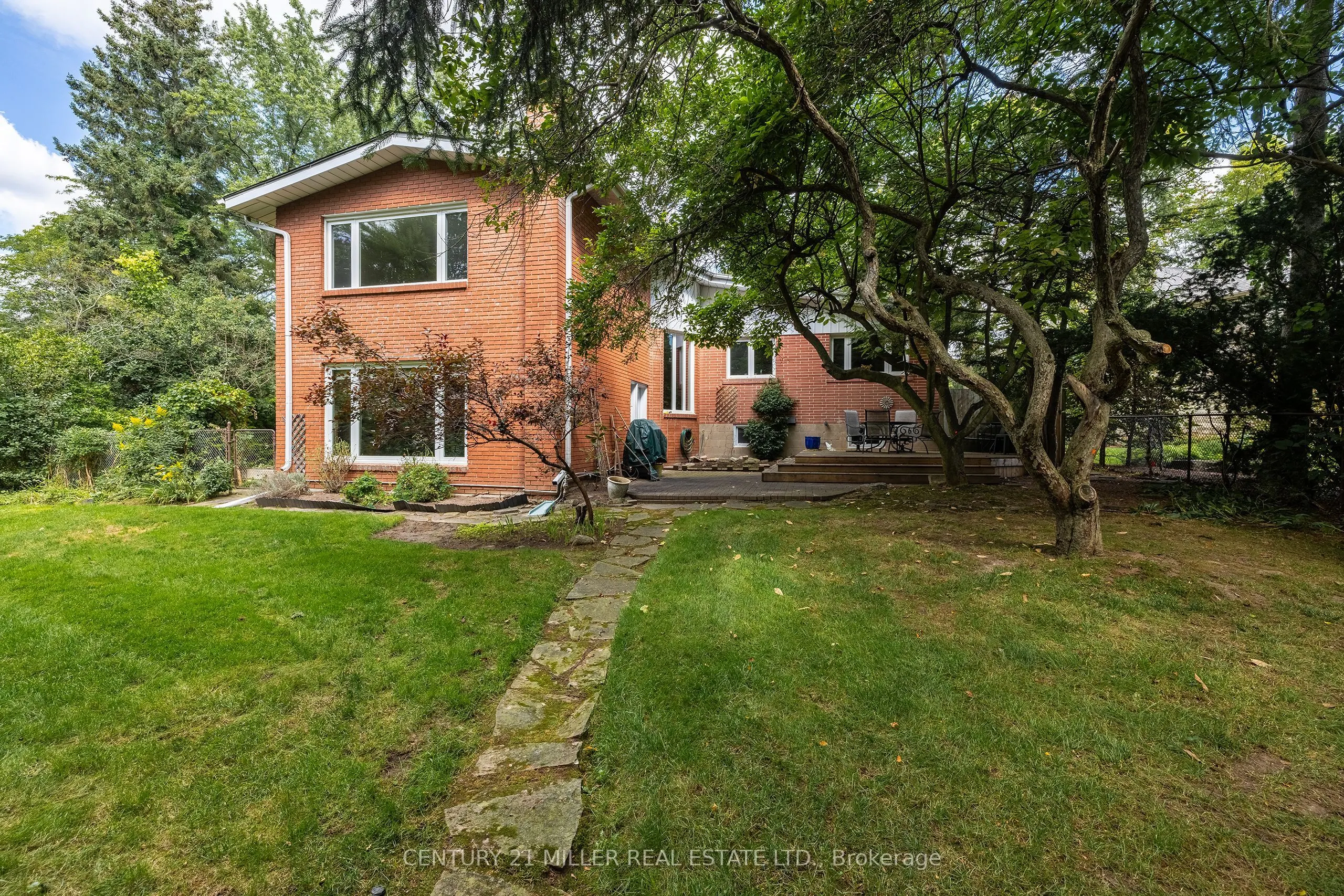 1242 Donlea Crescent