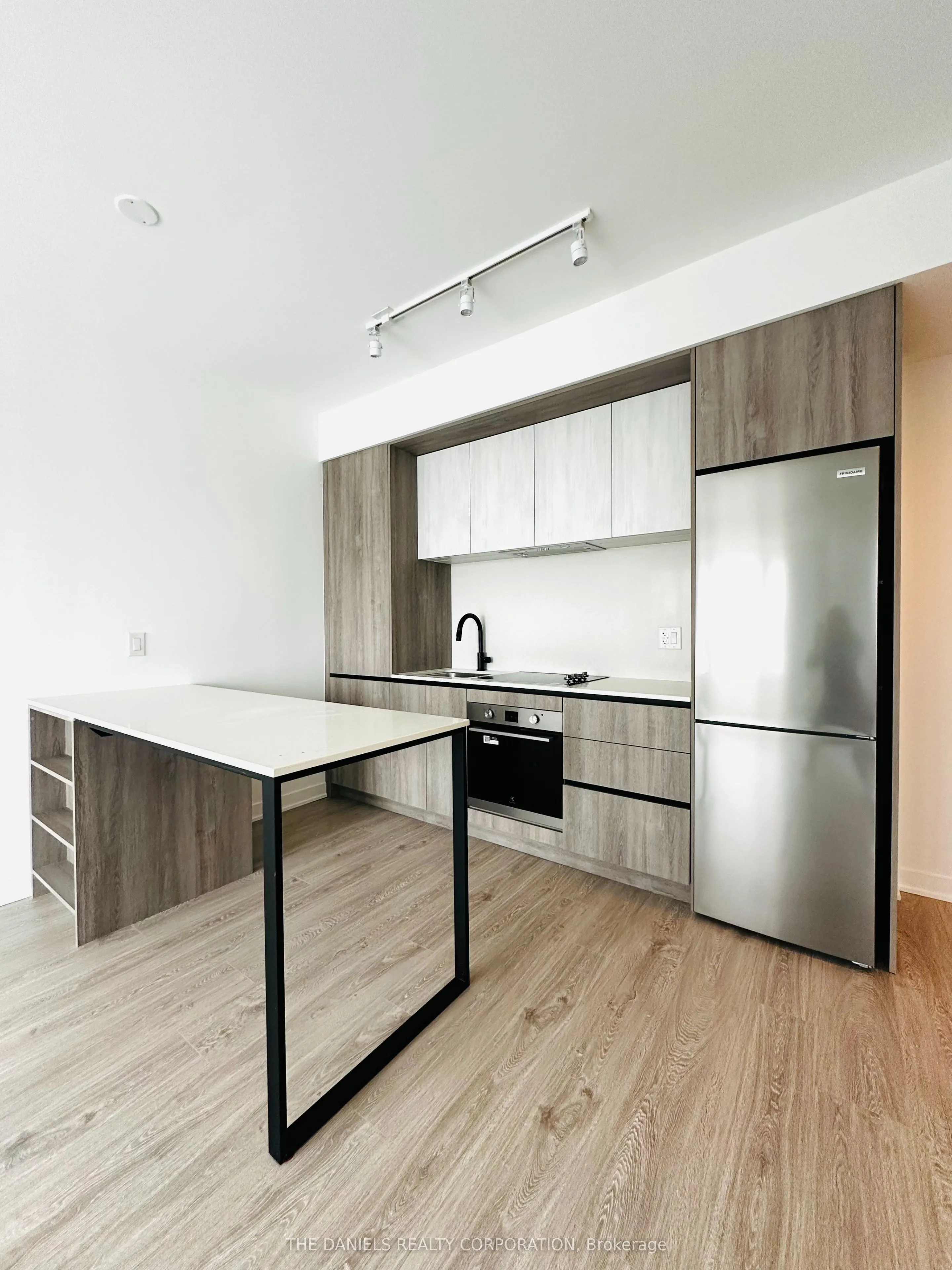 2495 Eglinton Avenue W #913