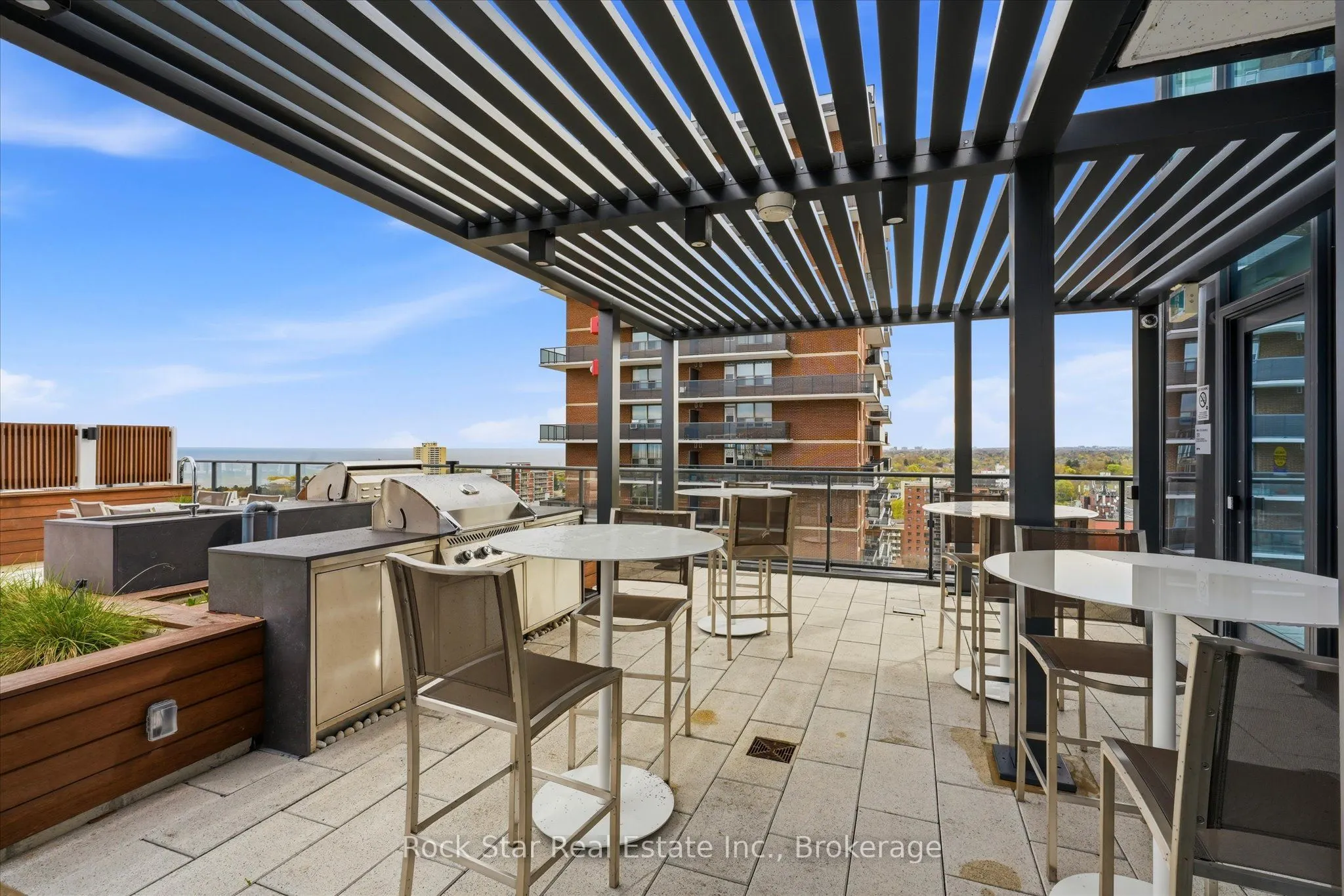 28 Ann Street #209