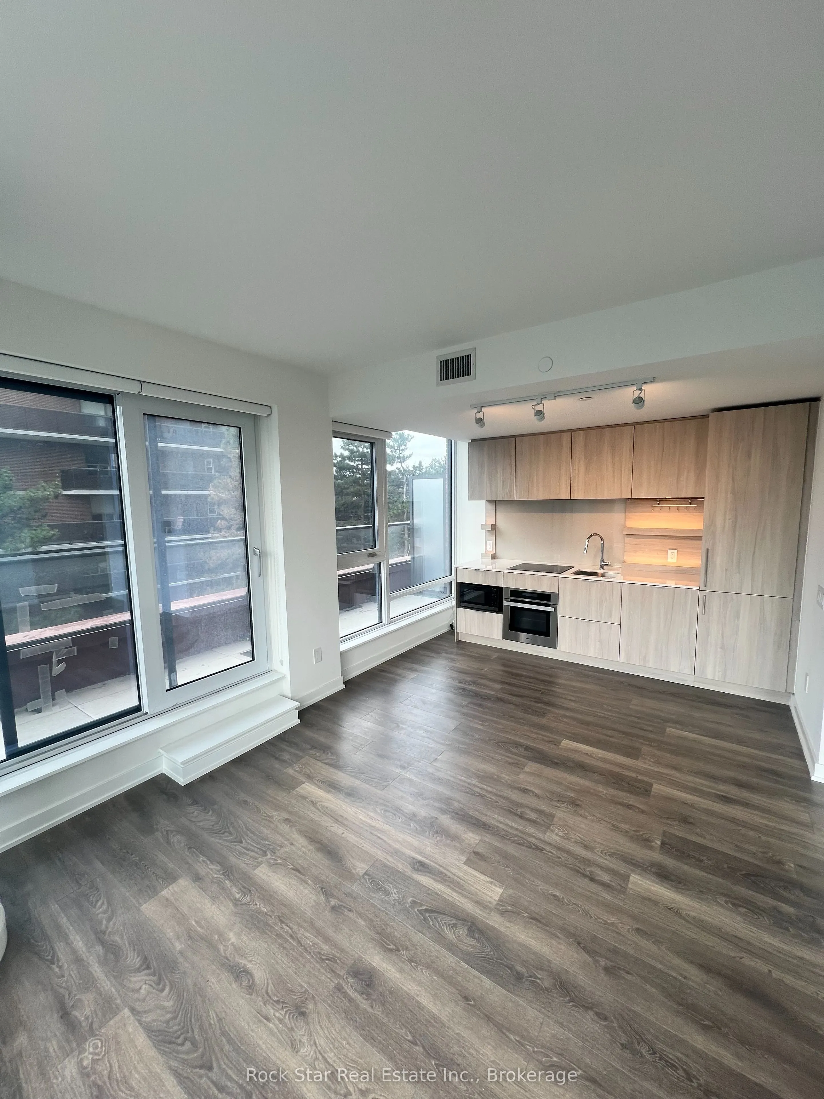 28 Ann Street #209