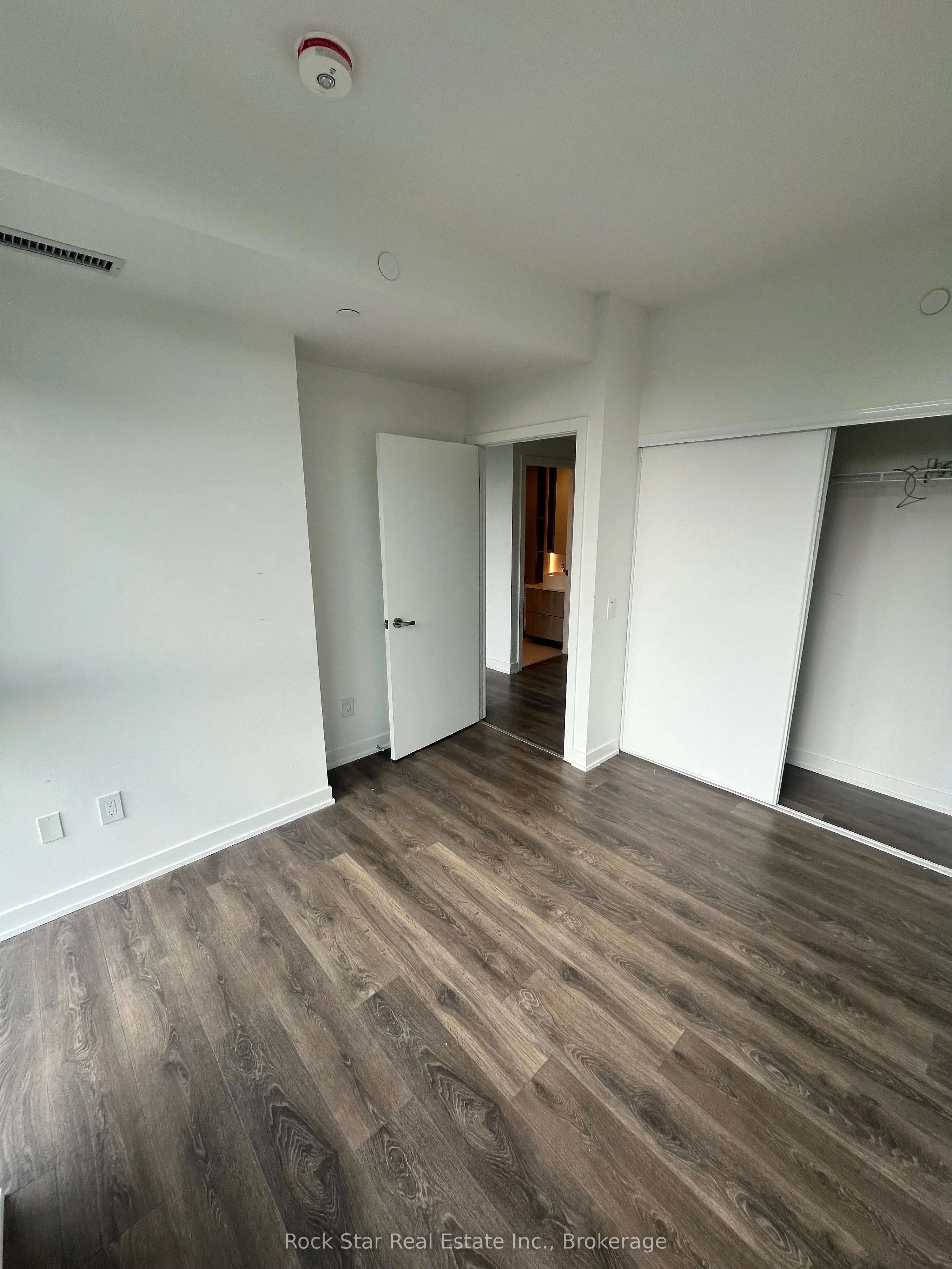28 Ann Street #209