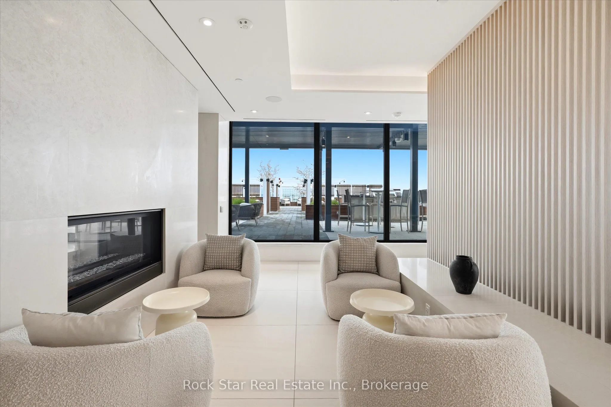 28 Ann Street #209