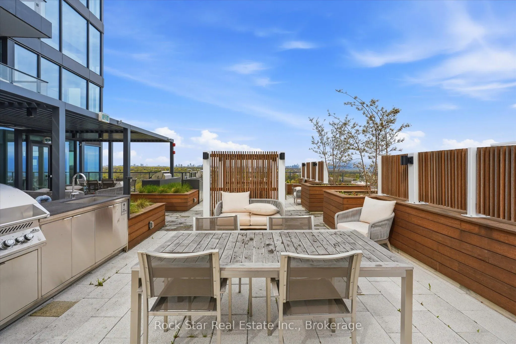 28 Ann Street #209