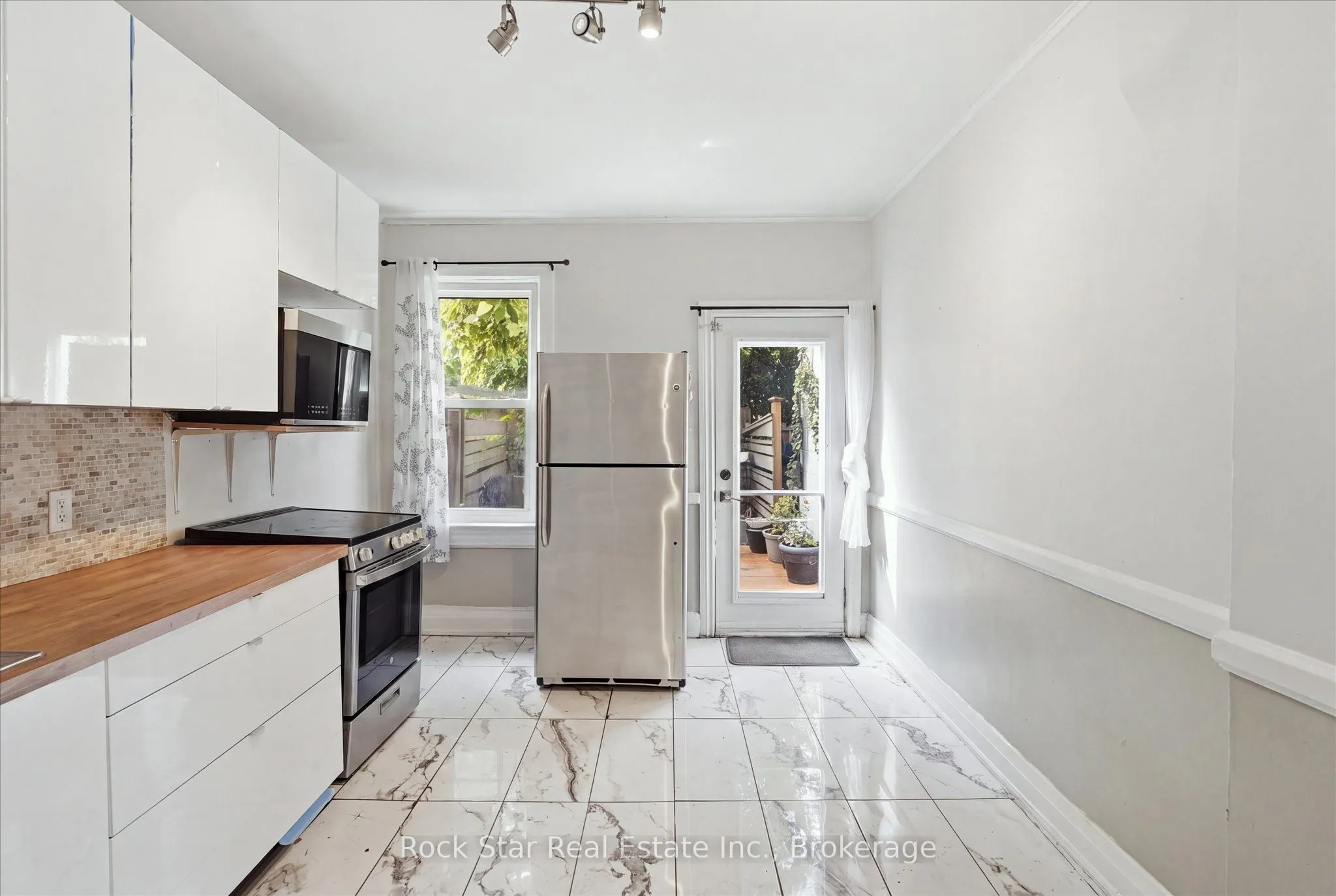 1259 Davenport Road
