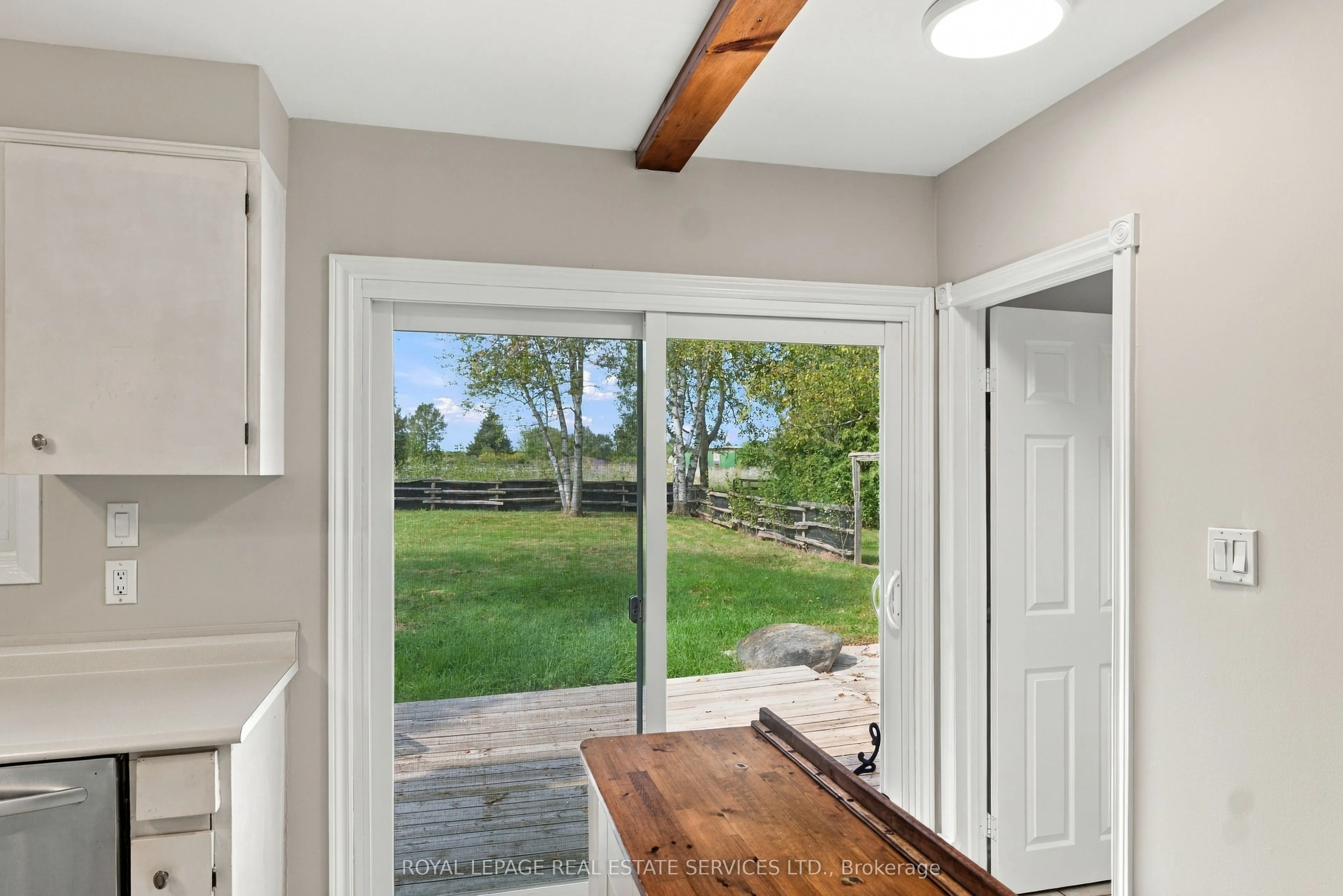 1191 15 Side Road