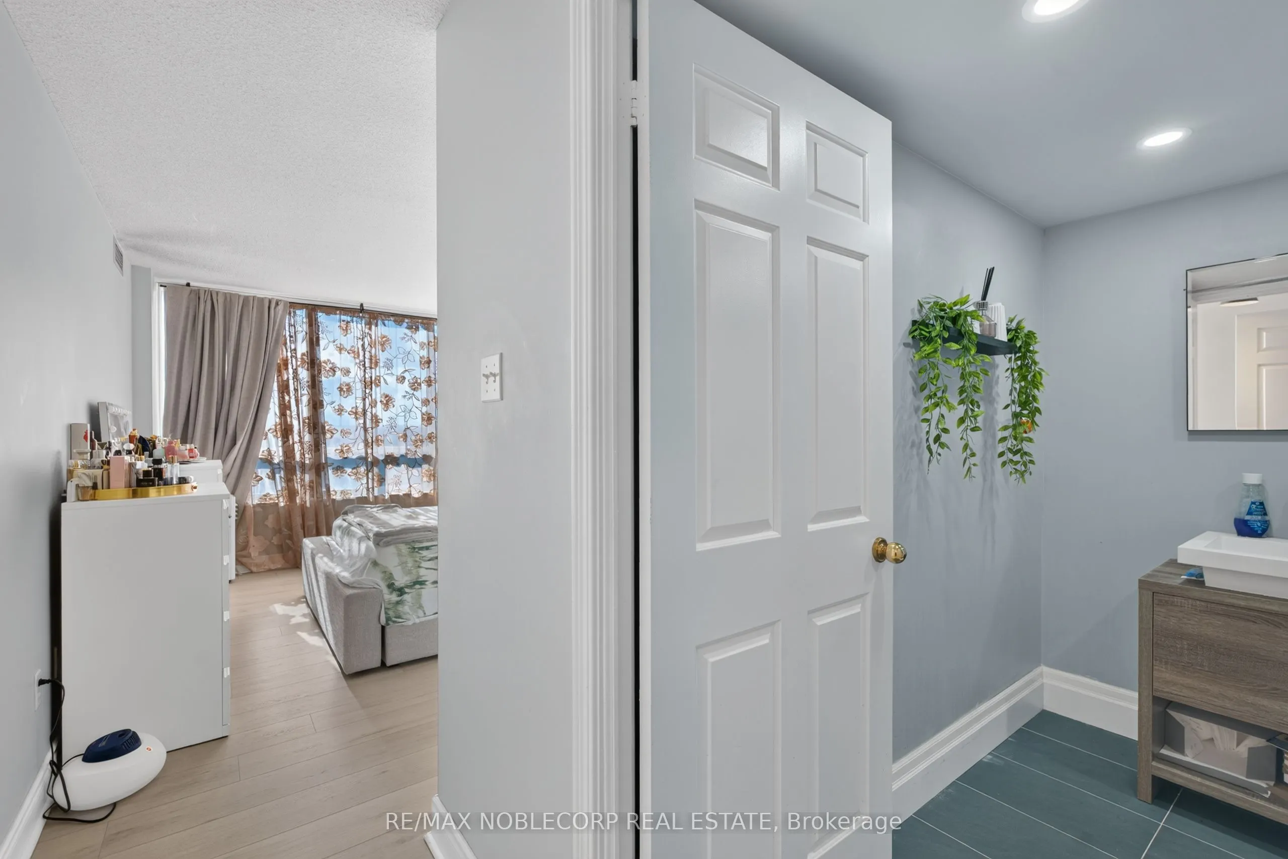 22 Hanover Road #1603