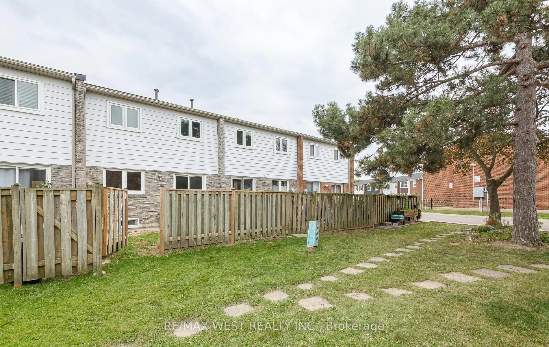 900 Central Park Drive #104