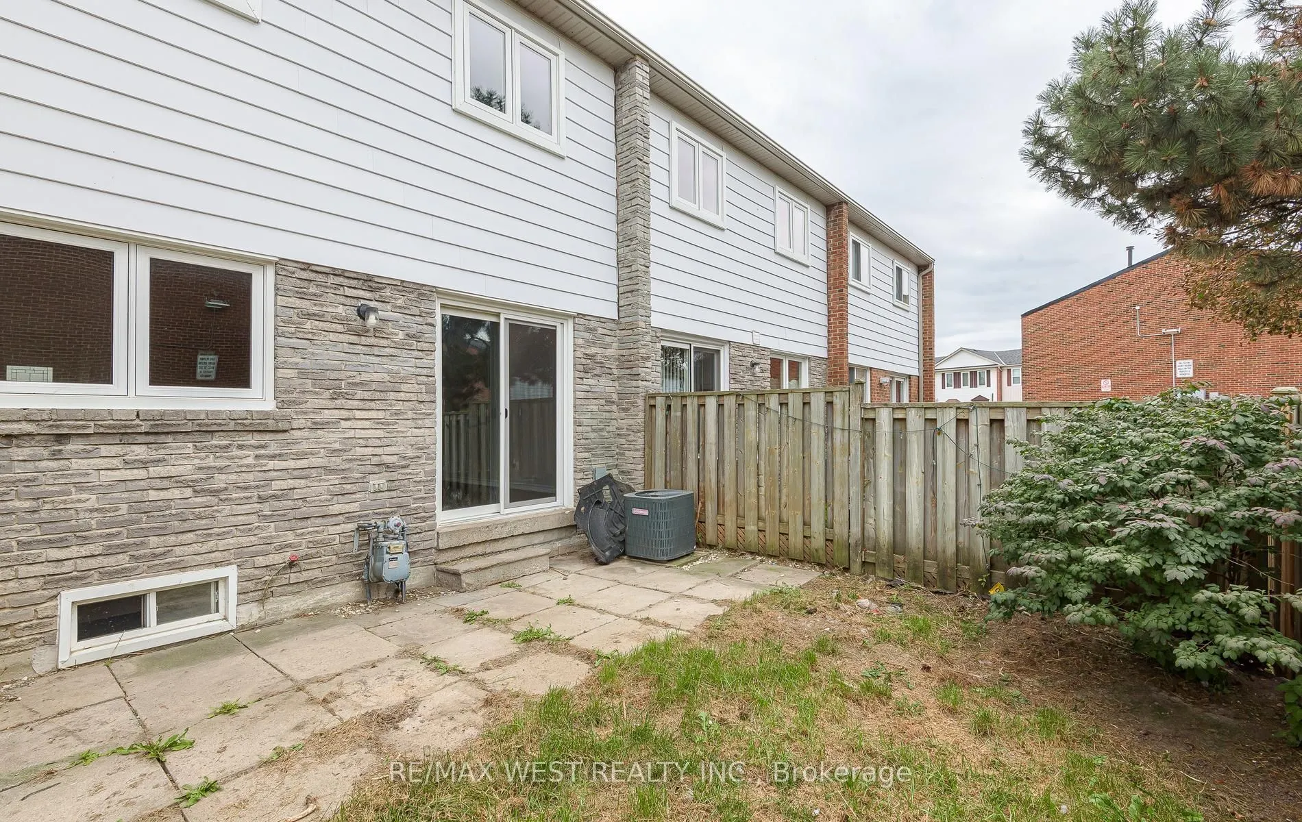 900 Central Park Drive #104