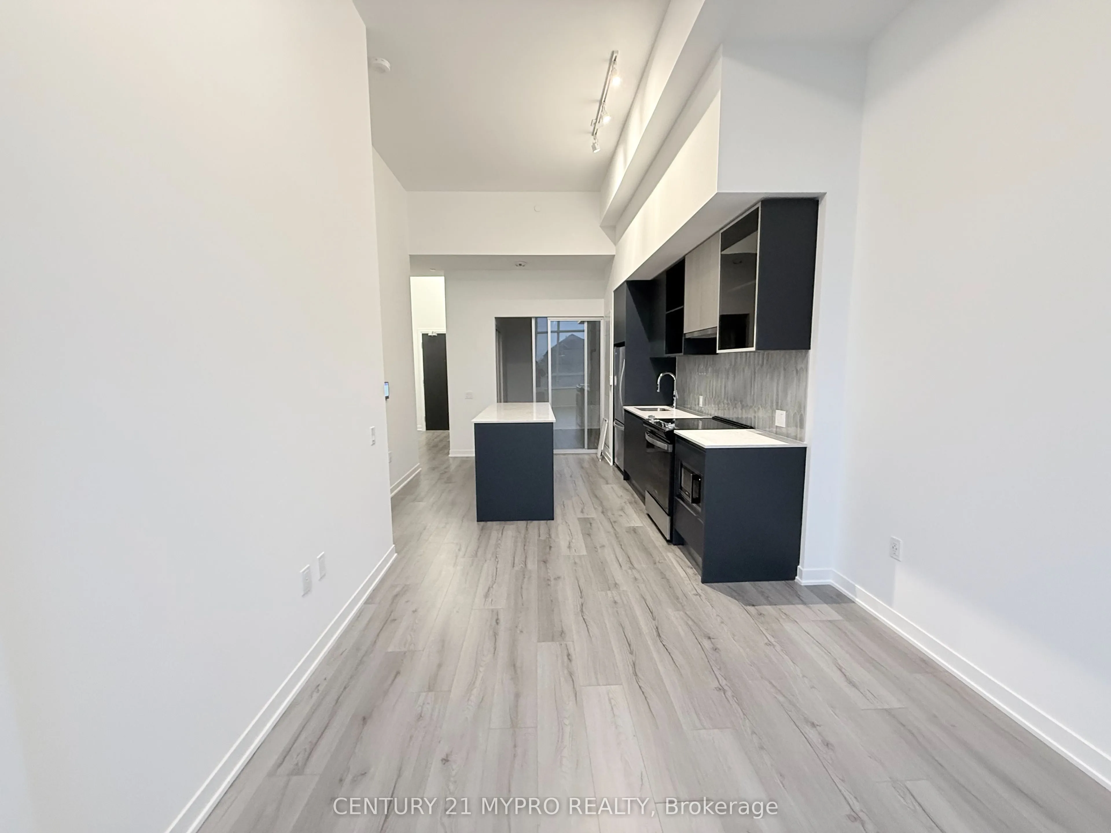 395 Dundas Street W #115