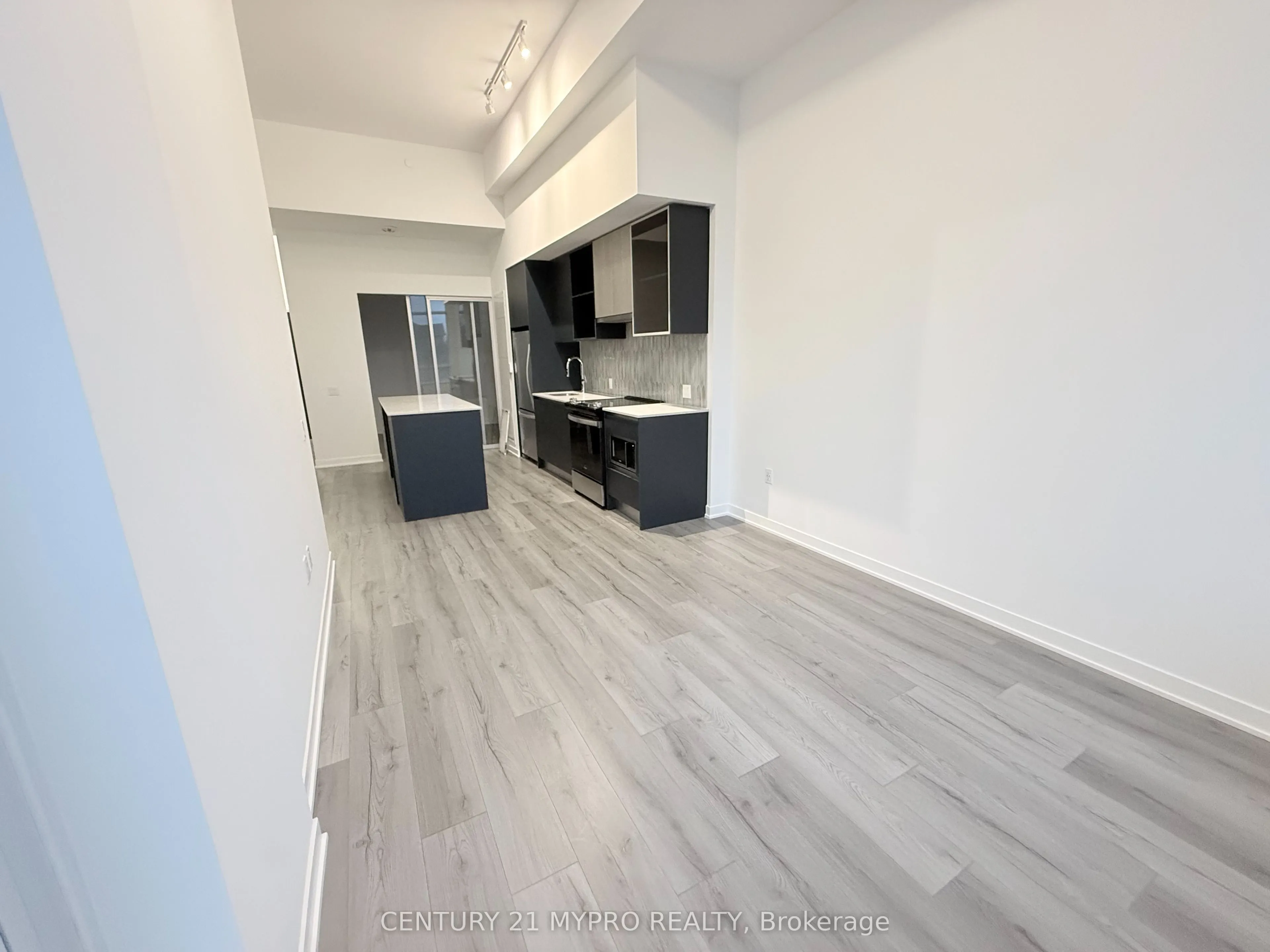 395 Dundas Street W #115
