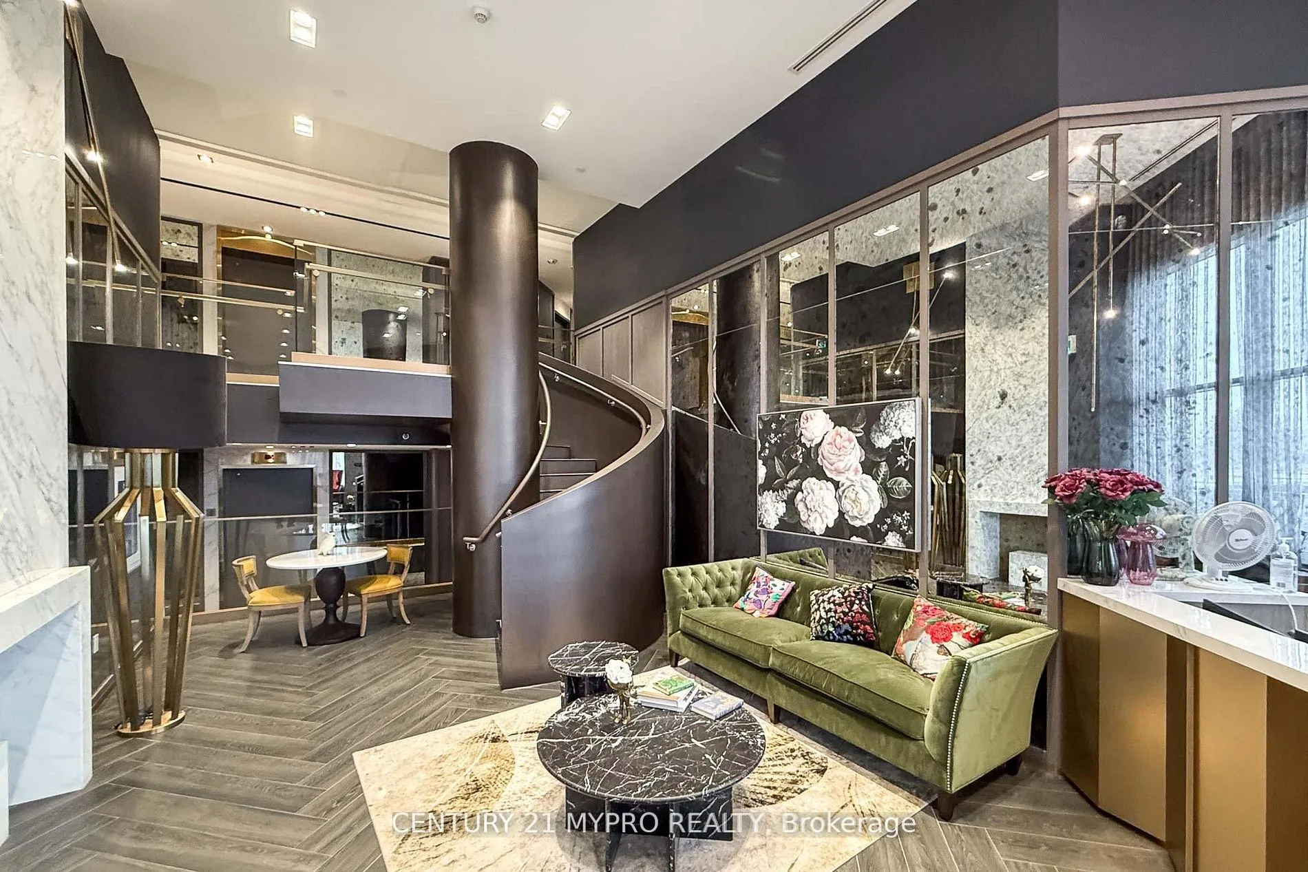395 Dundas Street W #115