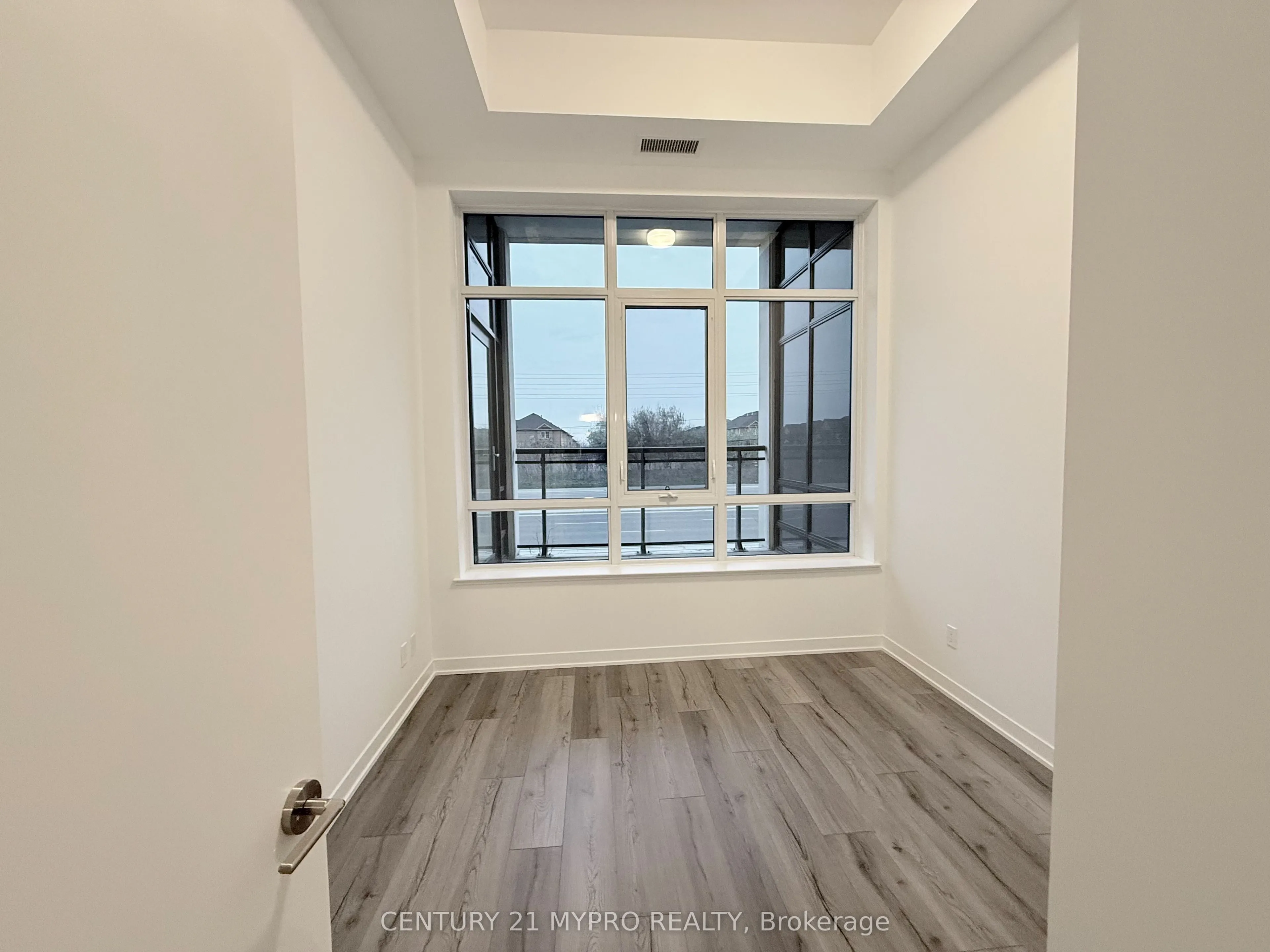 395 Dundas Street W #115