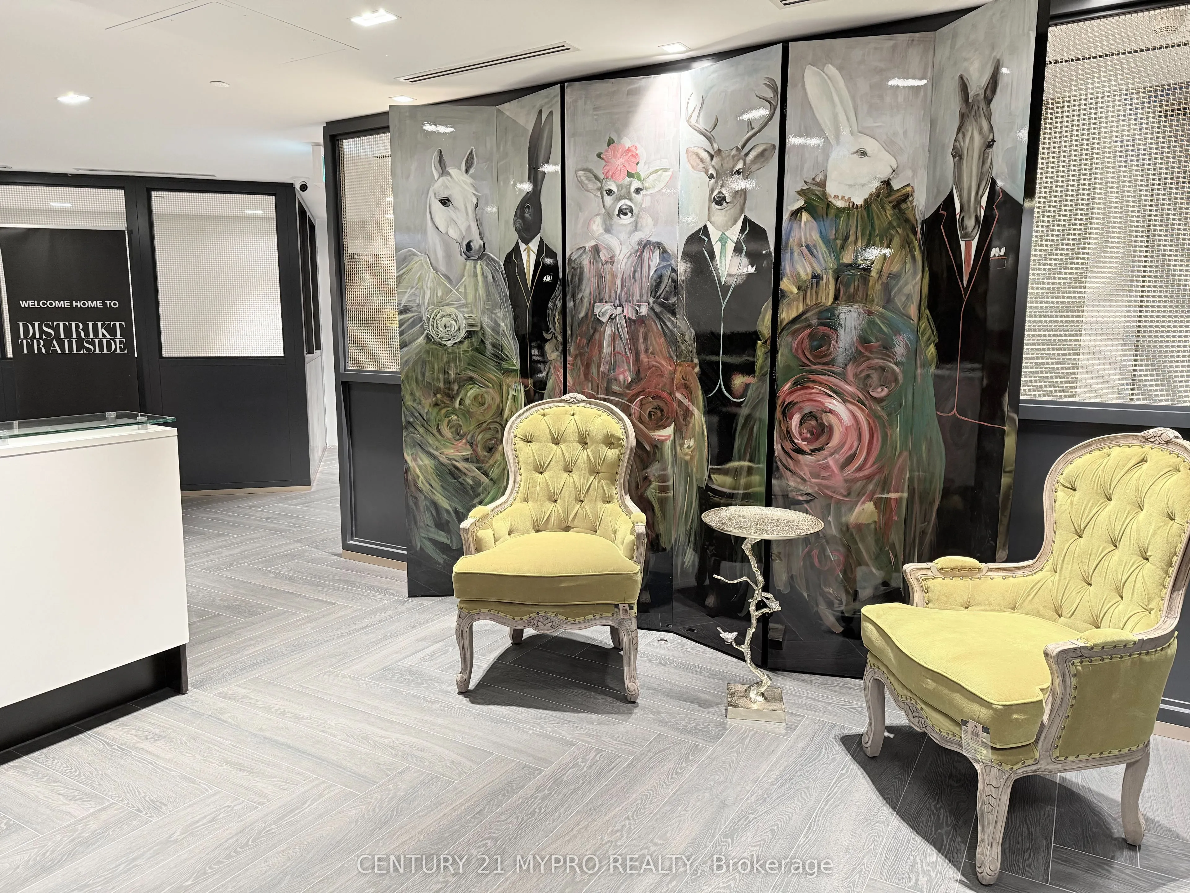 395 Dundas Street W #115
