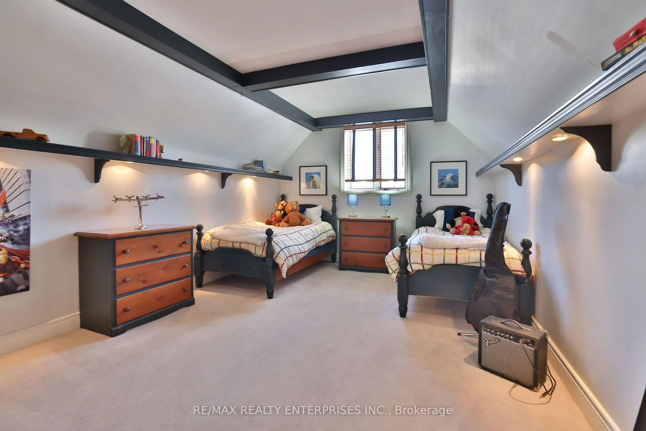 208 Mineola Road W