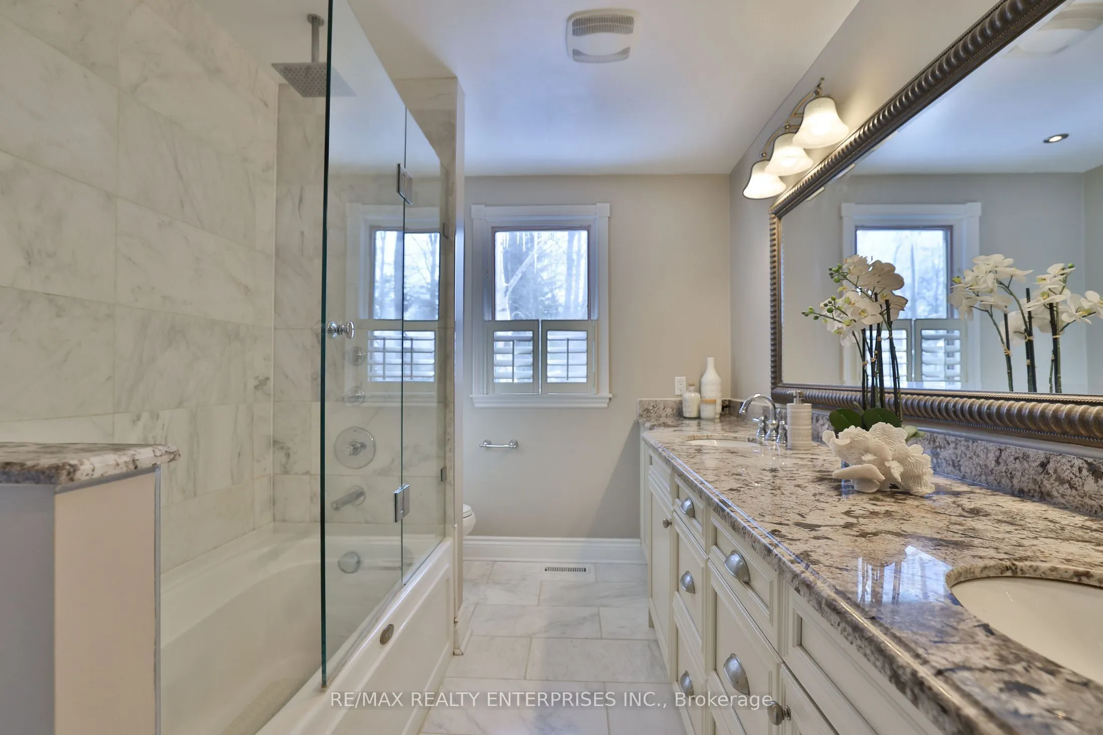 208 Mineola Road W