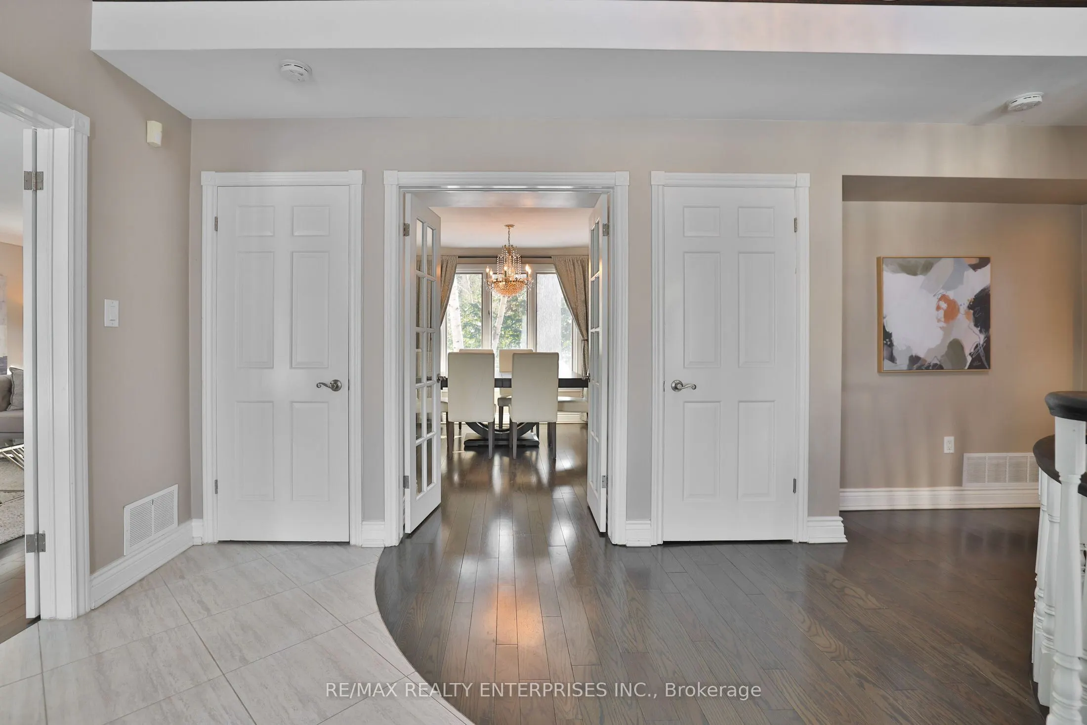 208 Mineola Road W