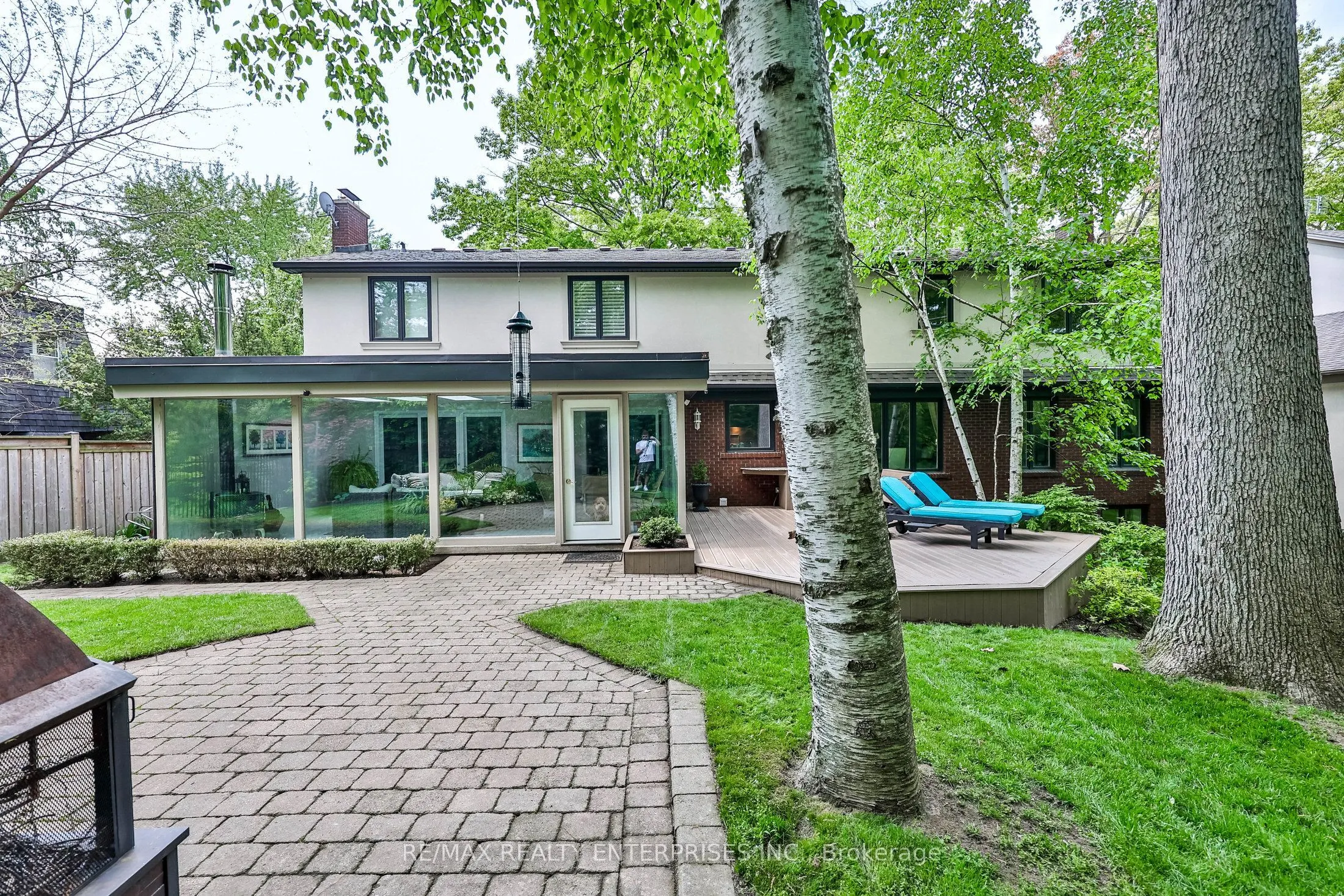 208 Mineola Road W