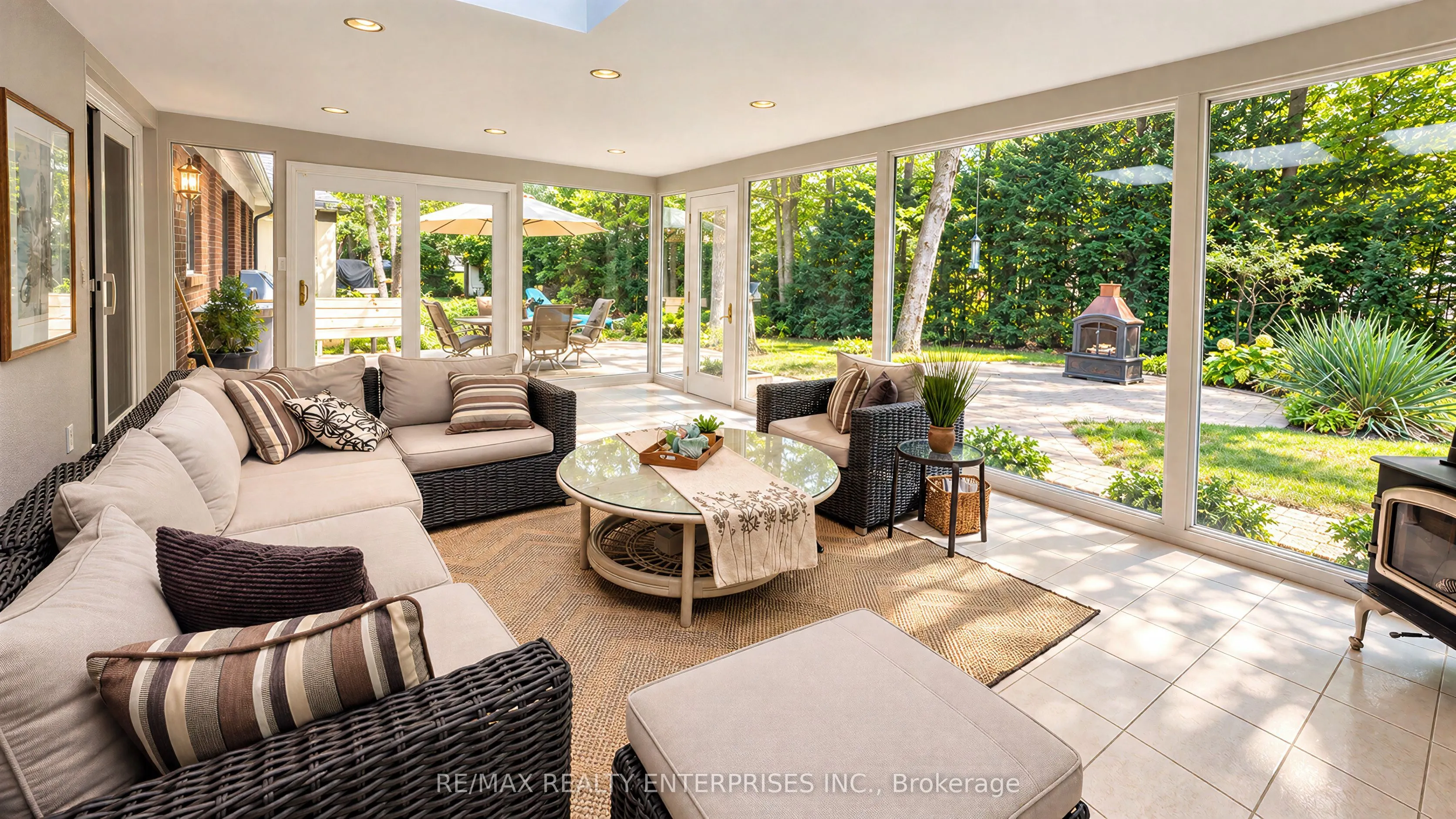 208 Mineola Road W